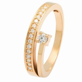 Bague en or jaune sertie de diamants.
