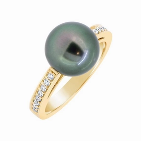 Bague en or jaune sertie de diamants et perle de Tahiti.