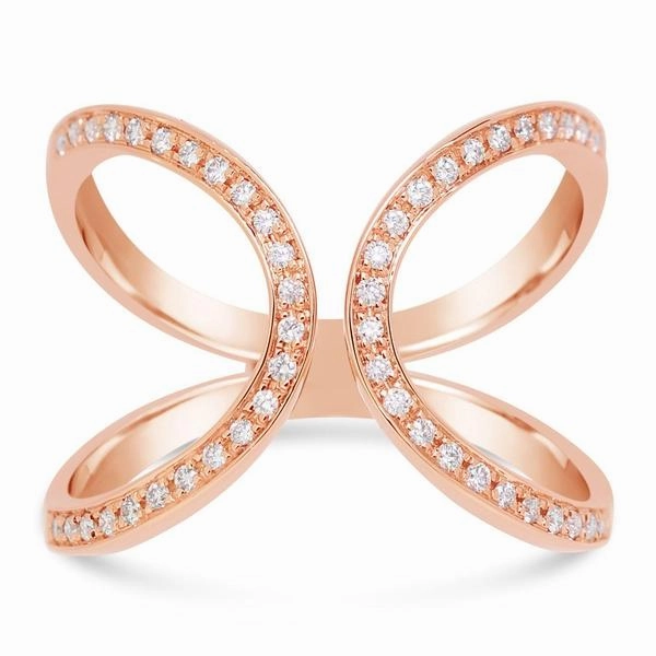 Bague en or rose sertie de diamants.