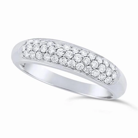 Bague jonc en or blanc sertie de diamants.