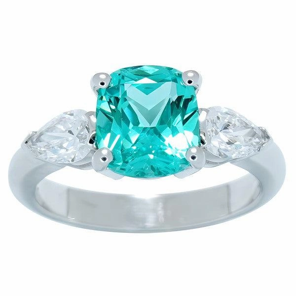 Bague or blanc sertie d'un chrysob??ryl de synthese et de diamants taille poire certifi??s.