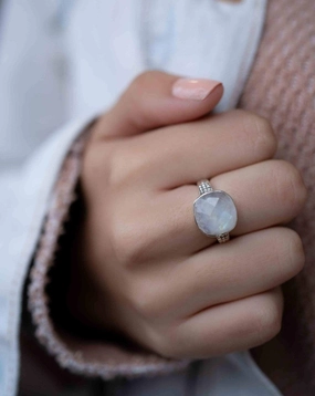 Betania Ring ~ Moonstone ~Sterling Silver 925 ~ MR289