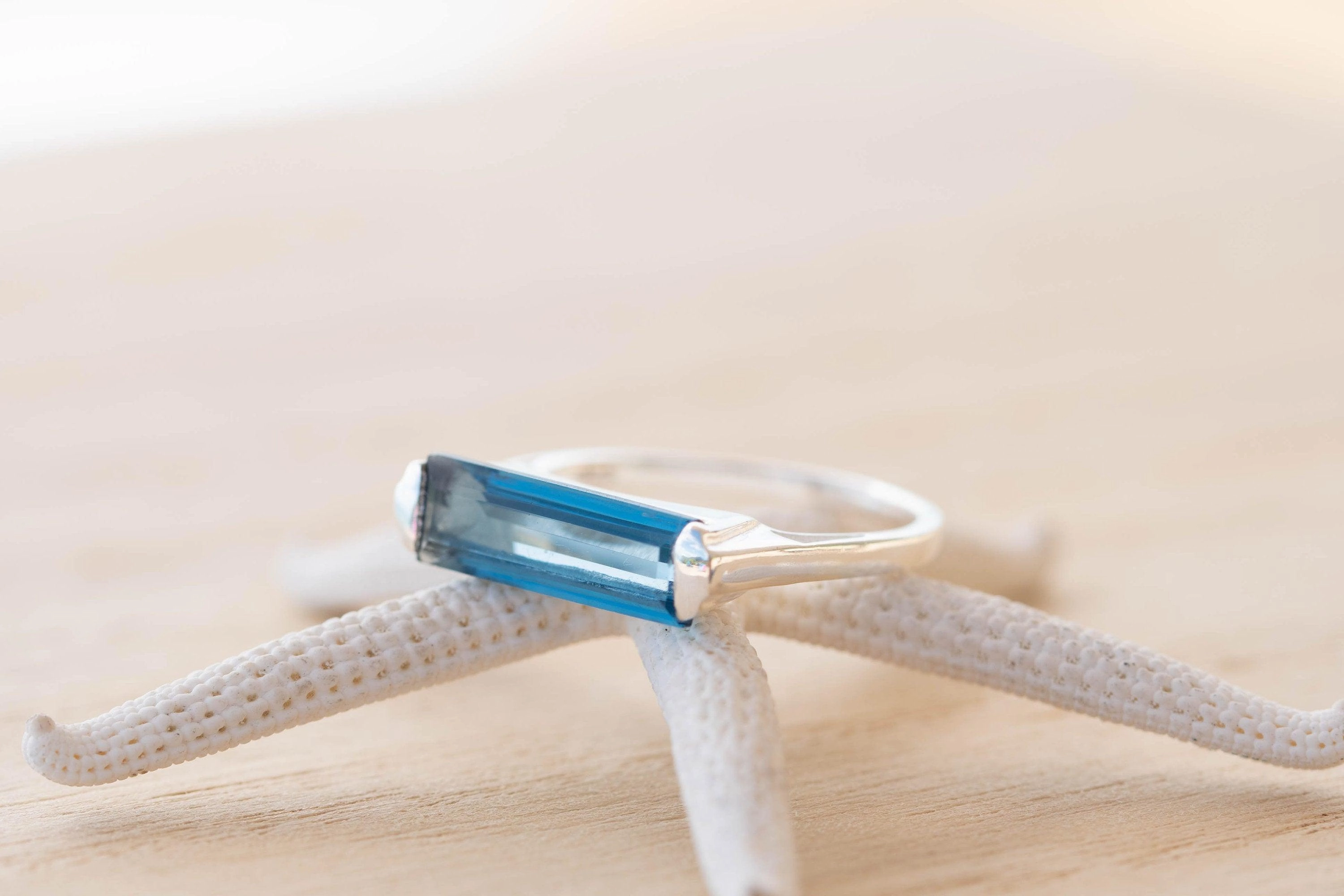 Carine Ring ~ Blue Topaz Hydro ~ Sterling Silver 925 ~ MR229