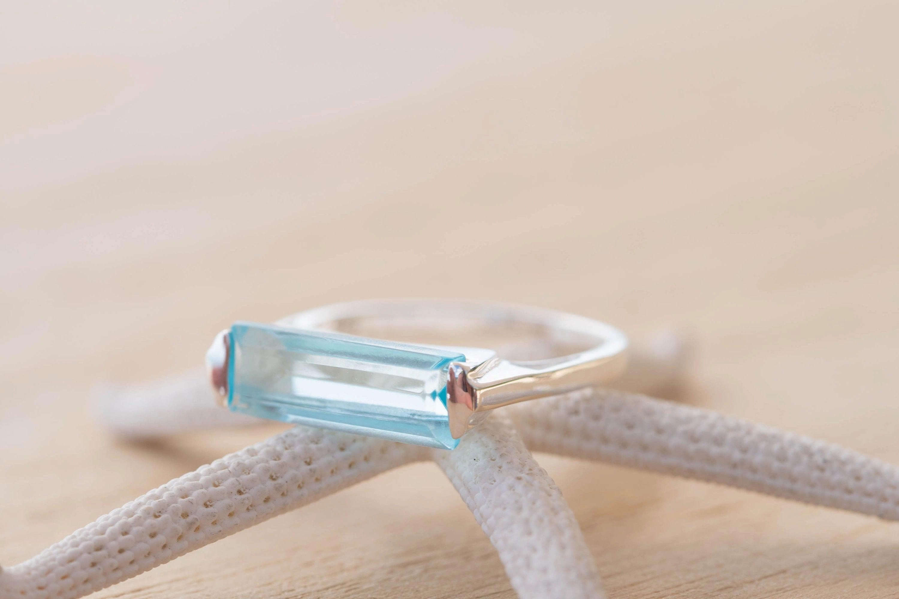 Carine Ring ~ Blue Topaz Hydro ~ Sterling Silver 925 ~ MR229