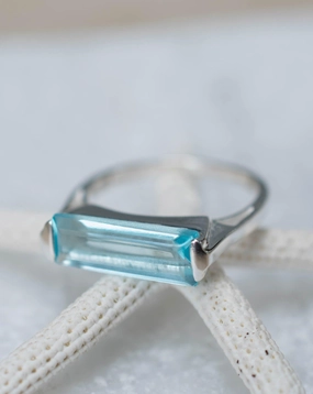 Carine Ring ~ Blue Topaz Hydro ~ Sterling Silver 925 ~ MR229