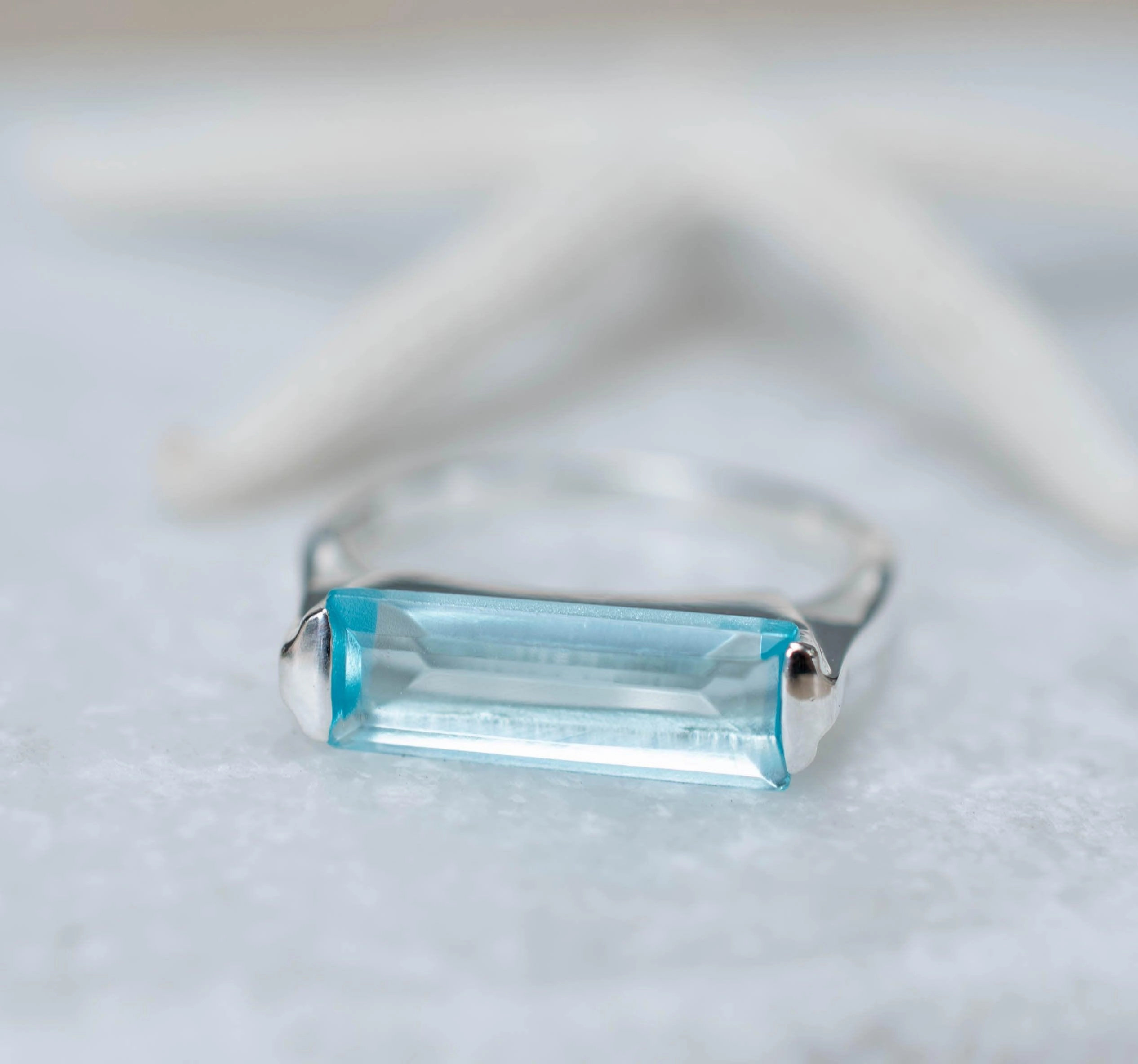 Carine Ring ~ Blue Topaz Hydro ~ Sterling Silver 925 ~ MR229