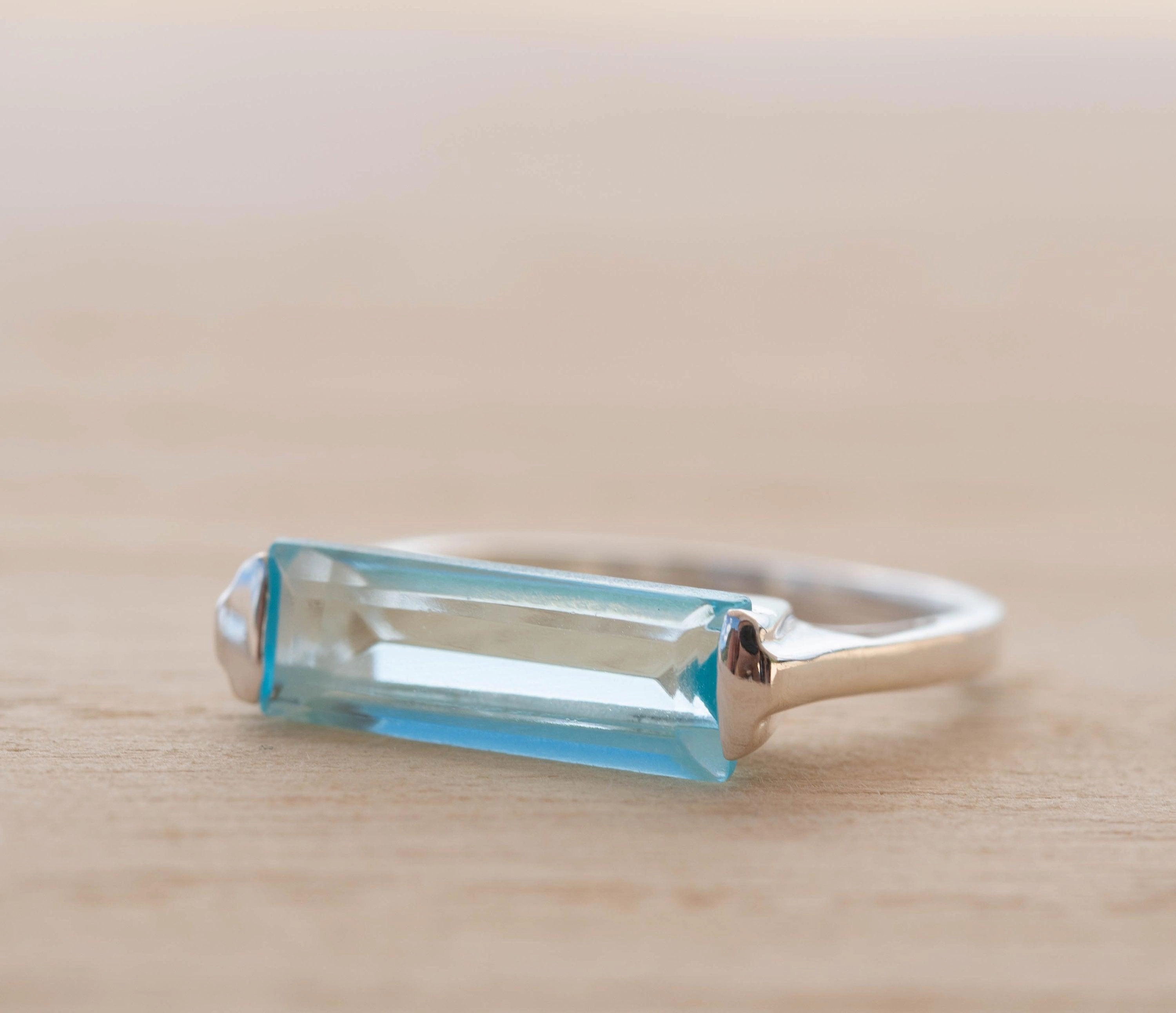 Carine Ring ~ Blue Topaz Hydro ~ Sterling Silver 925 ~ MR229