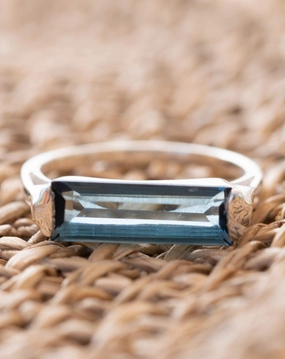 Carine Ring ~ Iolite Hydro ~ Sterling Silver 925 ~ MR230