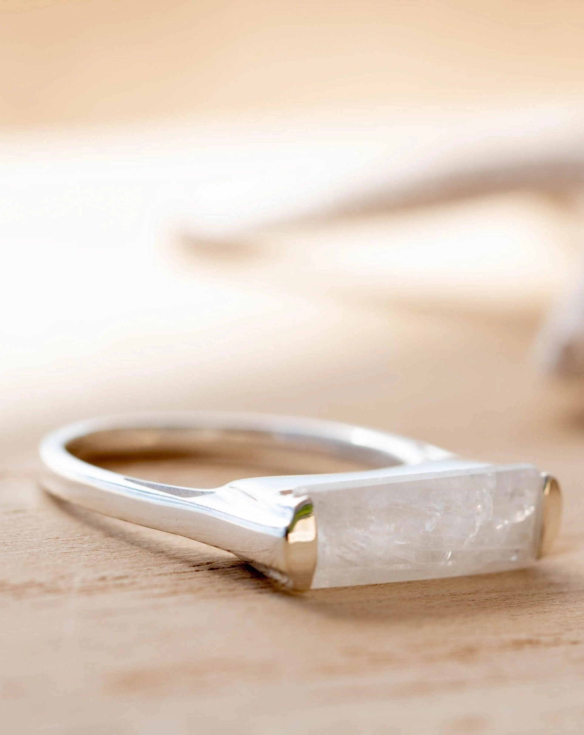 Carine Ring ~ Moonstone ~ Sterling Silver 925 ~ MR233