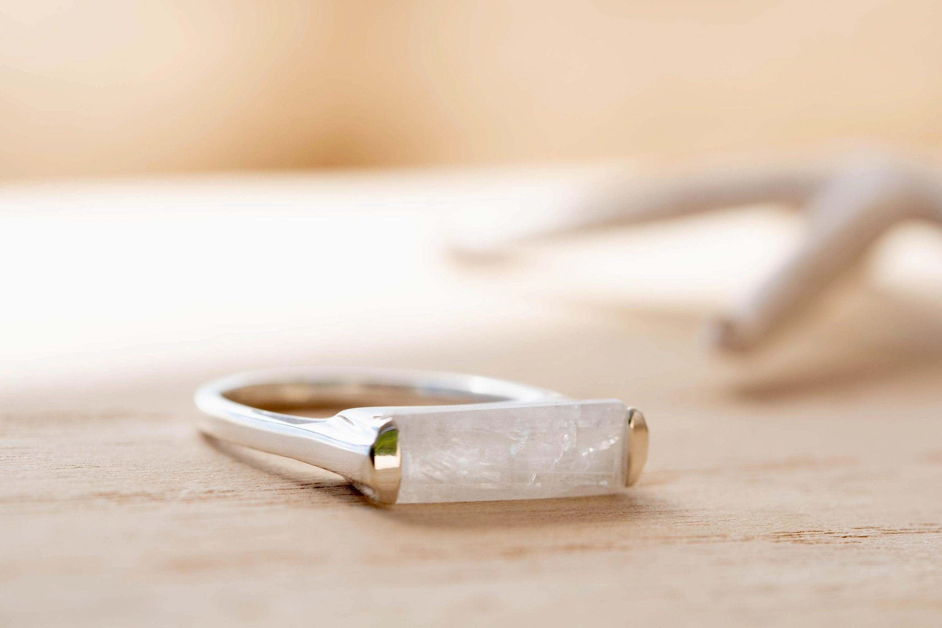 Carine Ring ~ Moonstone ~ Sterling Silver 925 ~ MR233