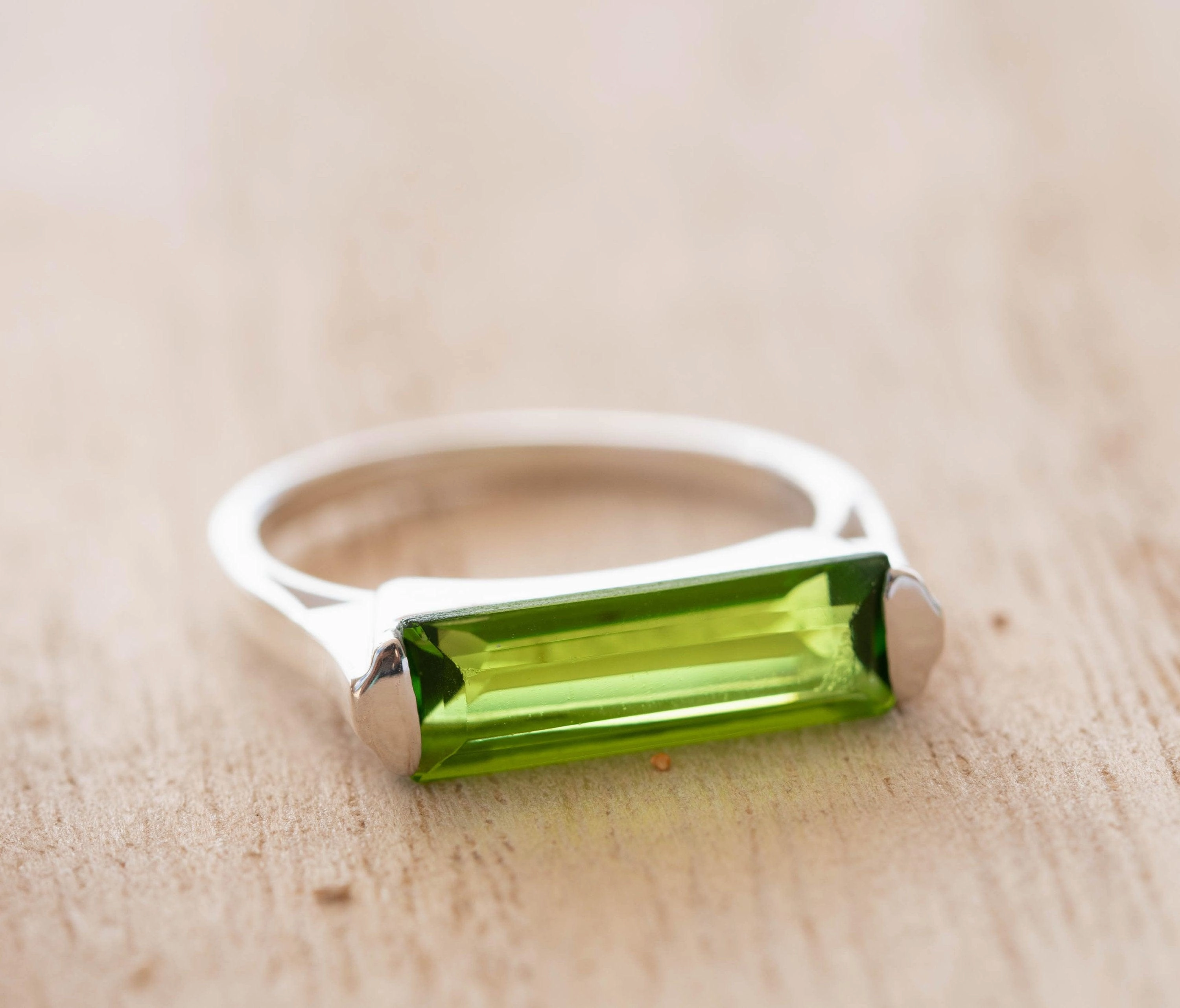 Carine Ring ~ Peridot Hydro ~ Sterling Silver 925 ~ MR227