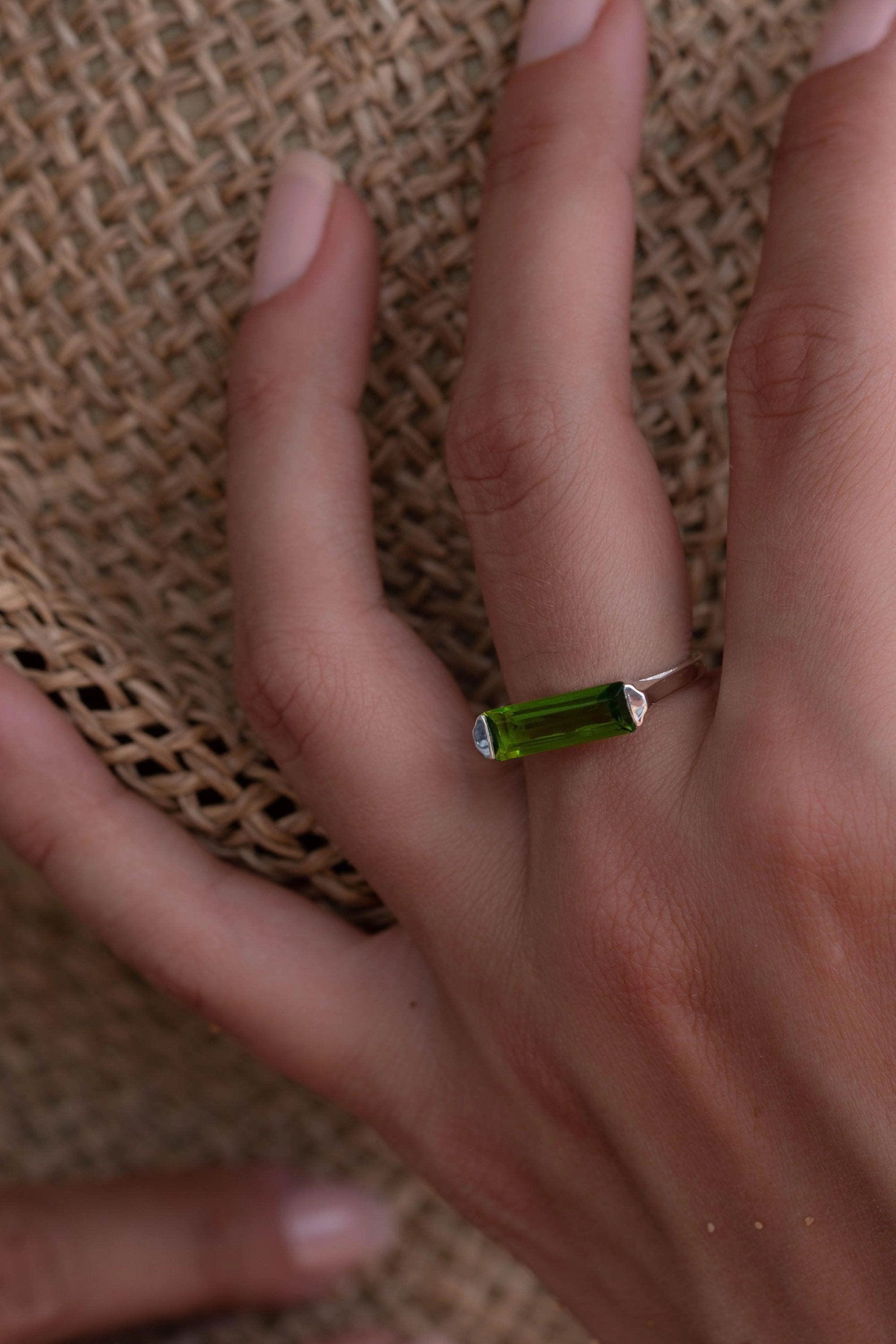 Carine Ring ~ Peridot Hydro ~ Sterling Silver 925 ~ MR227