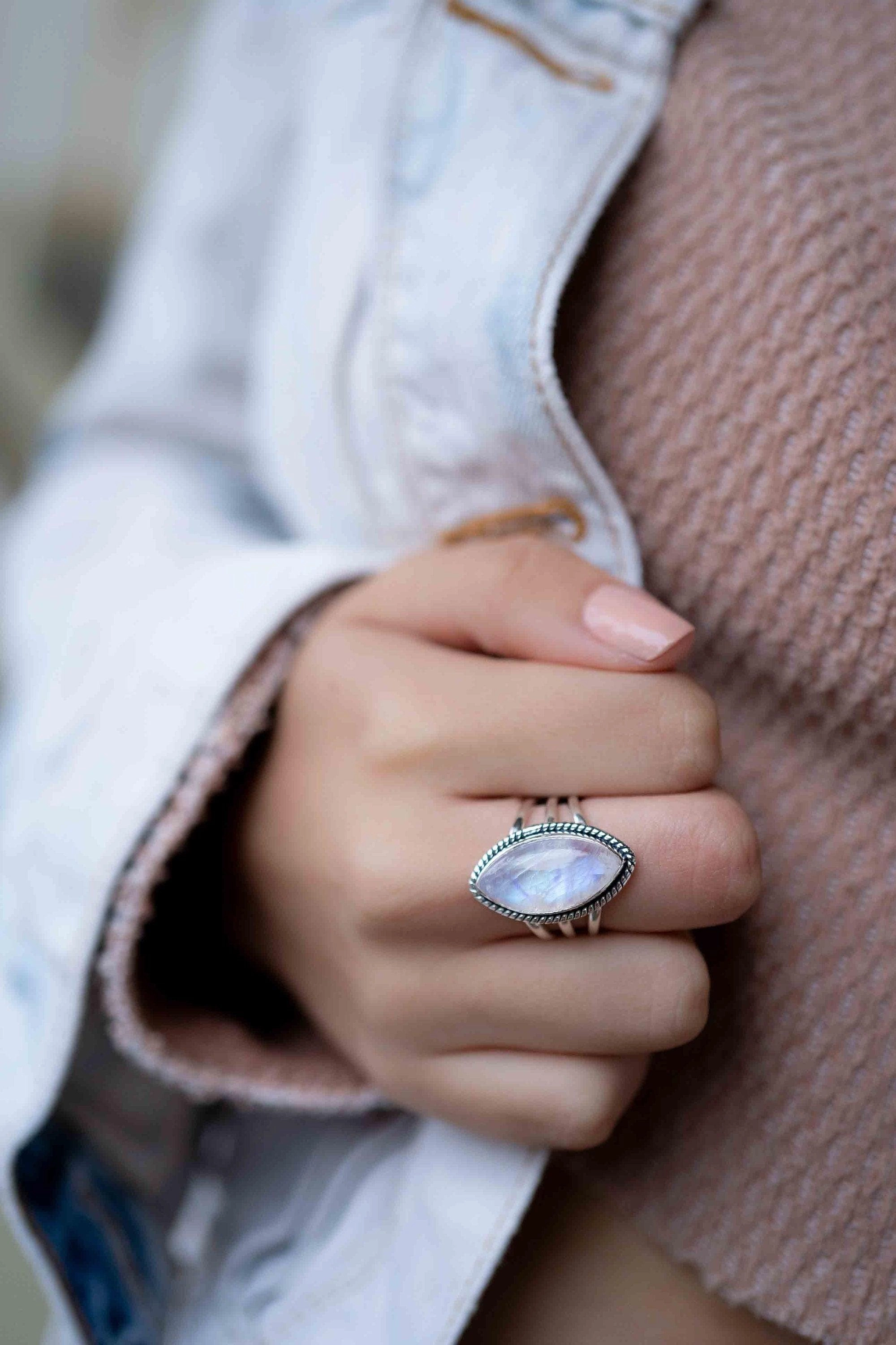 Cathy Ring ~Moonstone ~ Sterling Silver 925 ~ MR288