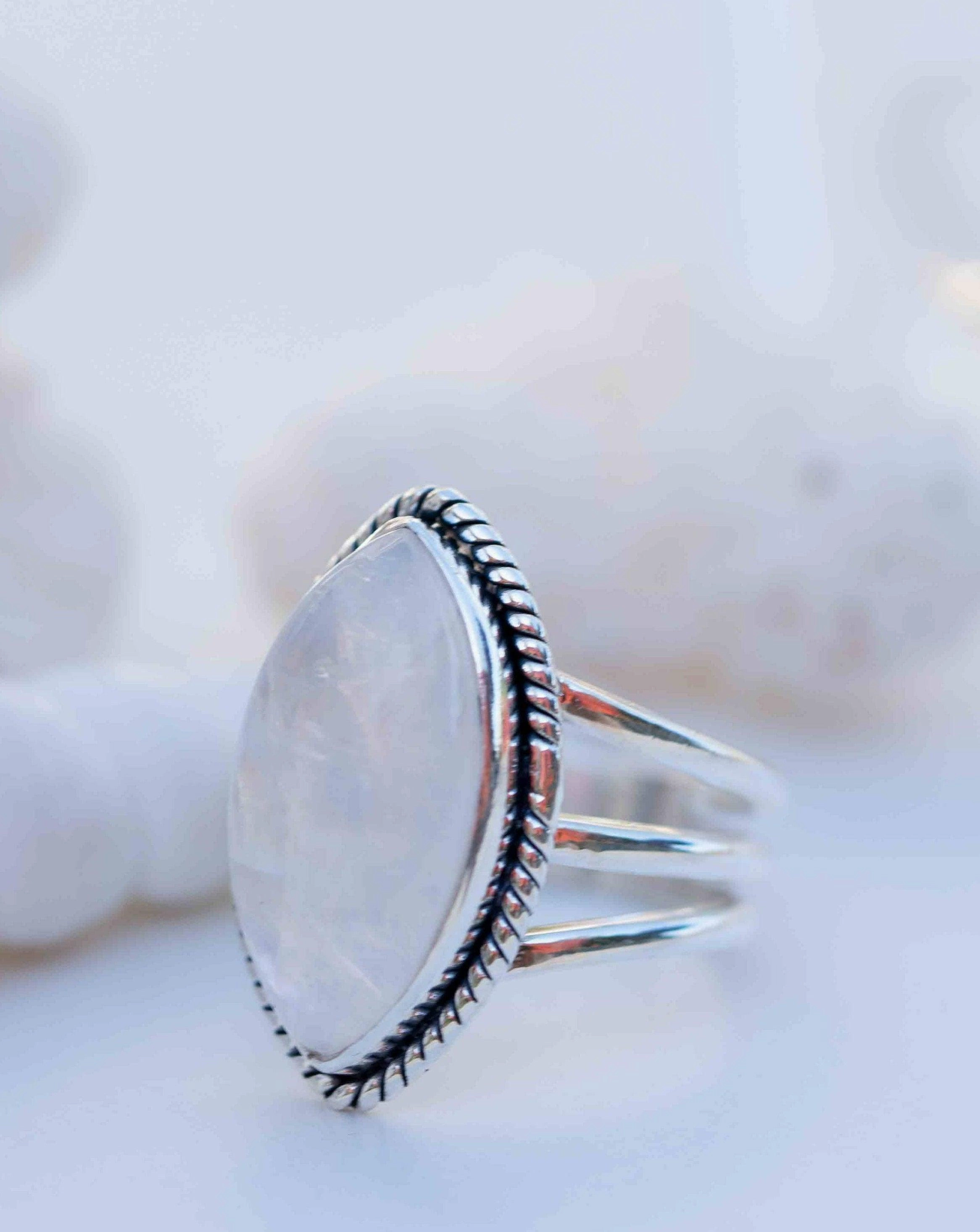 Cathy Ring ~Moonstone ~ Sterling Silver 925 ~ MR288