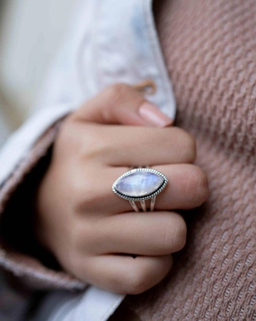 Cathy Ring ~Moonstone ~ Sterling Silver 925 ~ MR288