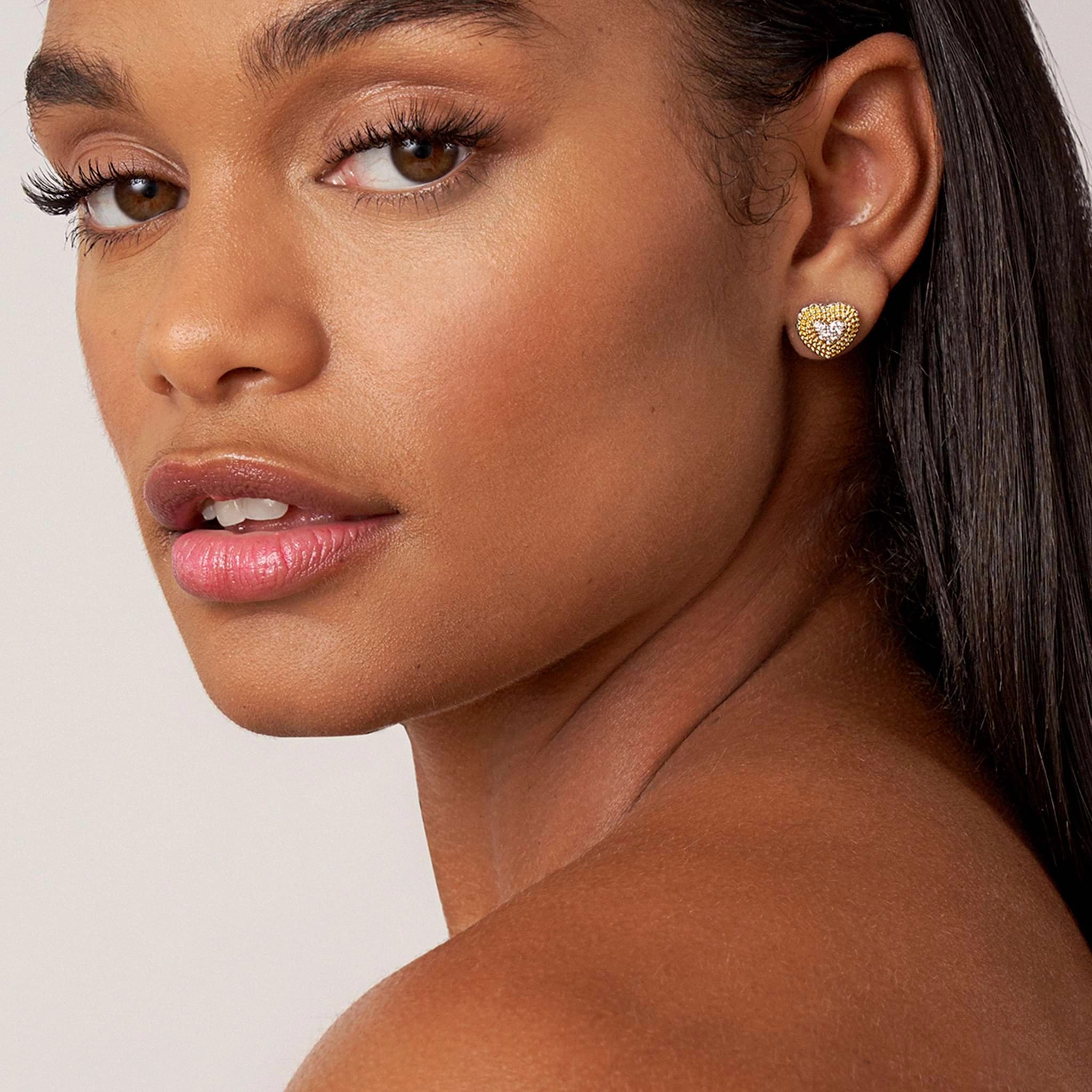 Caviar Lux Diamond Heart Stud Earrings