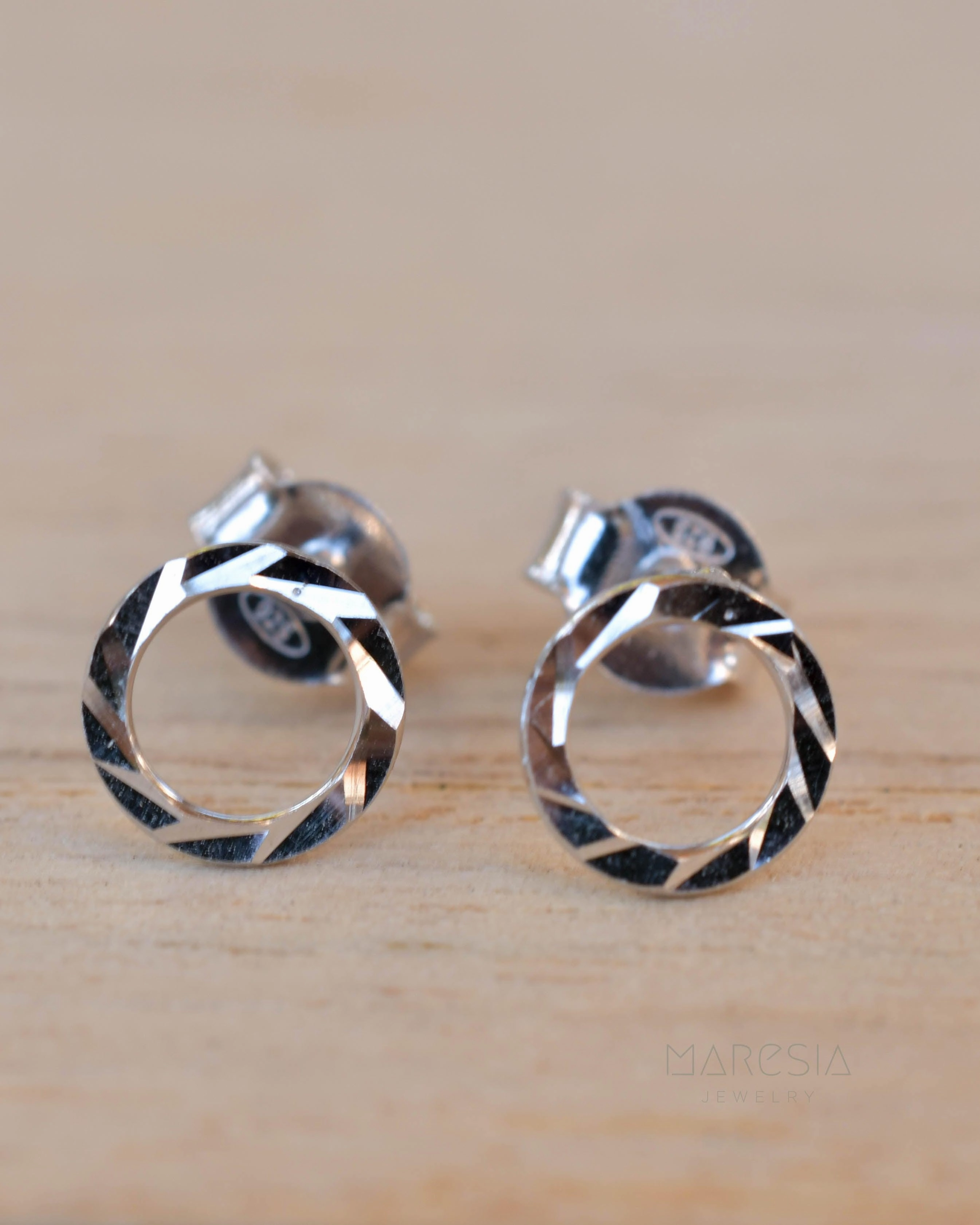 Circle Stud Earrings ~ Sterling silver 925 ~ SME075
