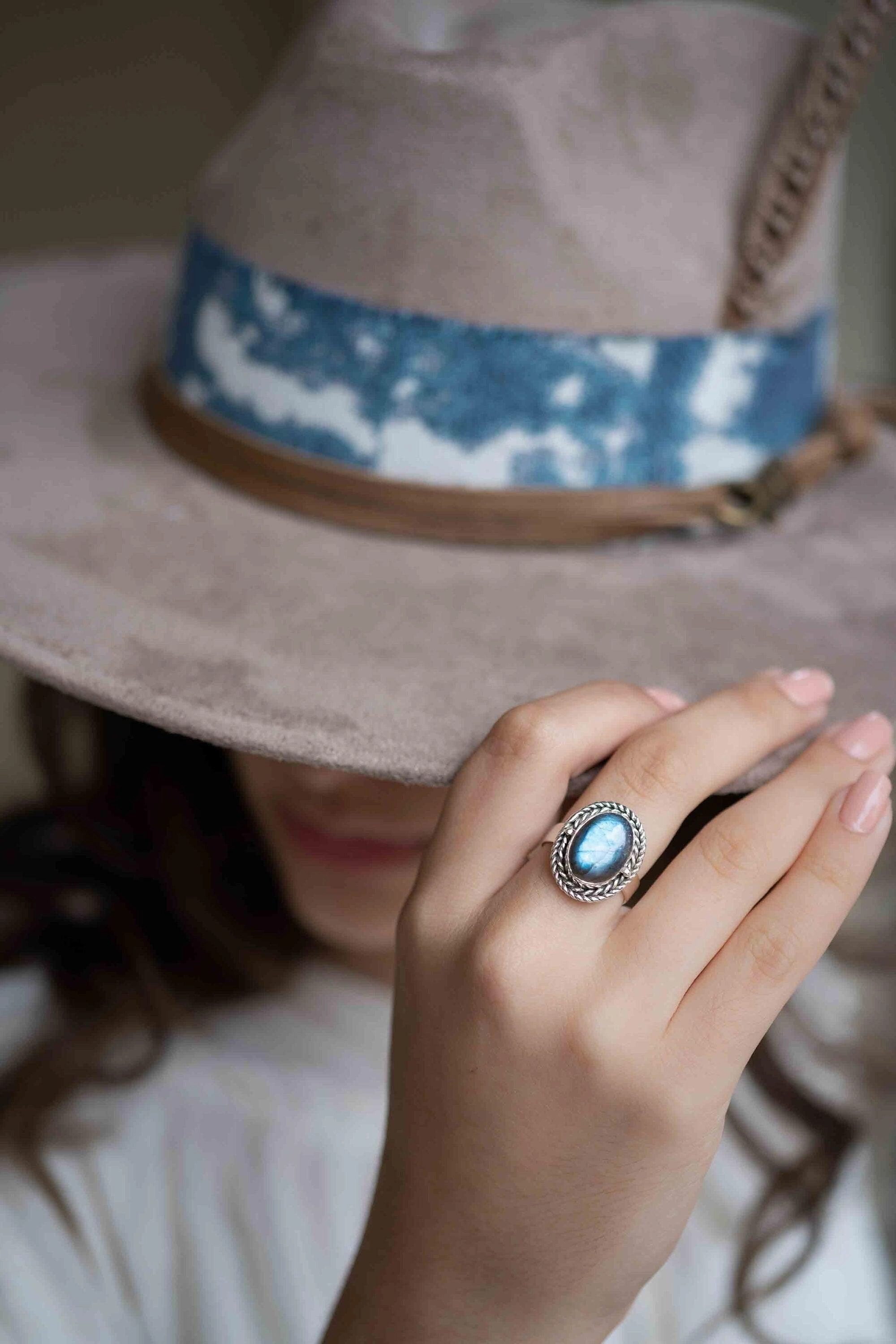 Dothy Ring ~ Rainbow Labradorite ~ Sterling Silver 925 ~ MR286