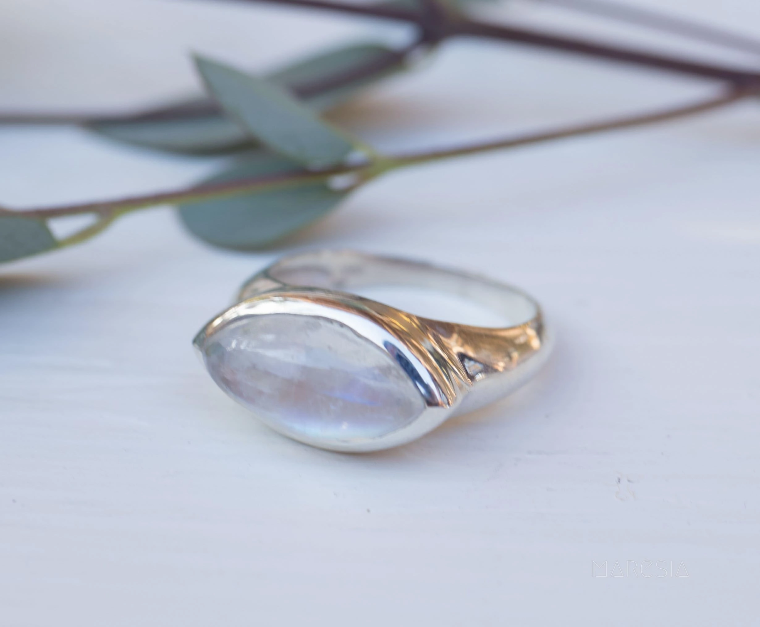 Fada Ring ~ Moonstone ~ Sterling Silver 925 ~ MR266