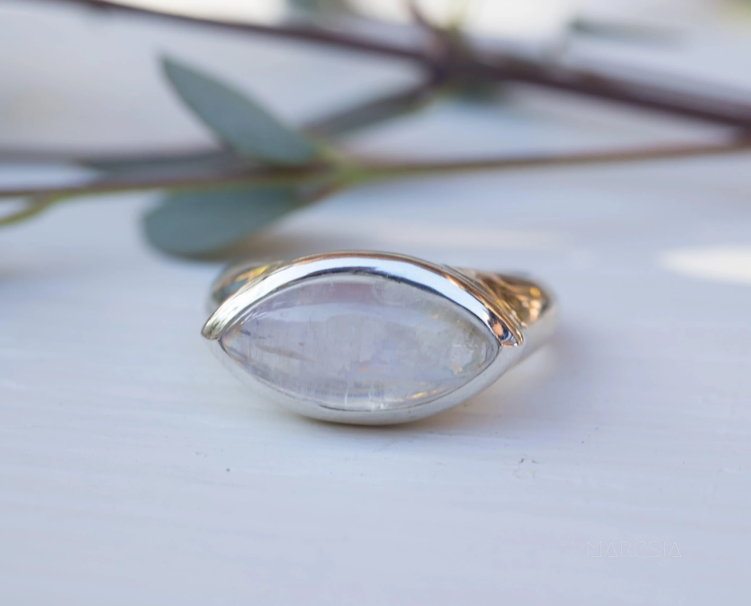 Fada Ring ~ Moonstone ~ Sterling Silver 925 ~ MR266