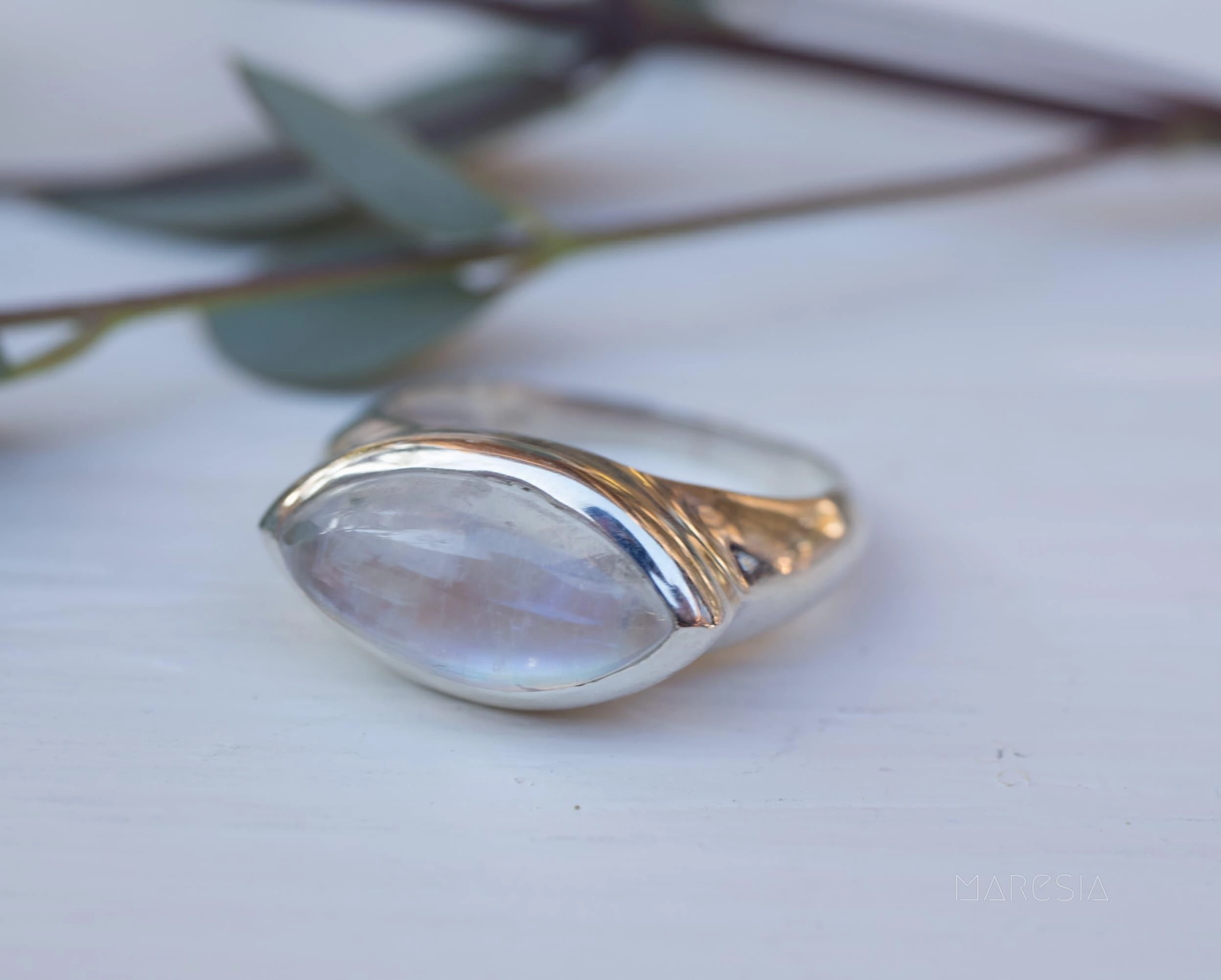 Fada Ring ~ Moonstone ~ Sterling Silver 925 ~ MR266