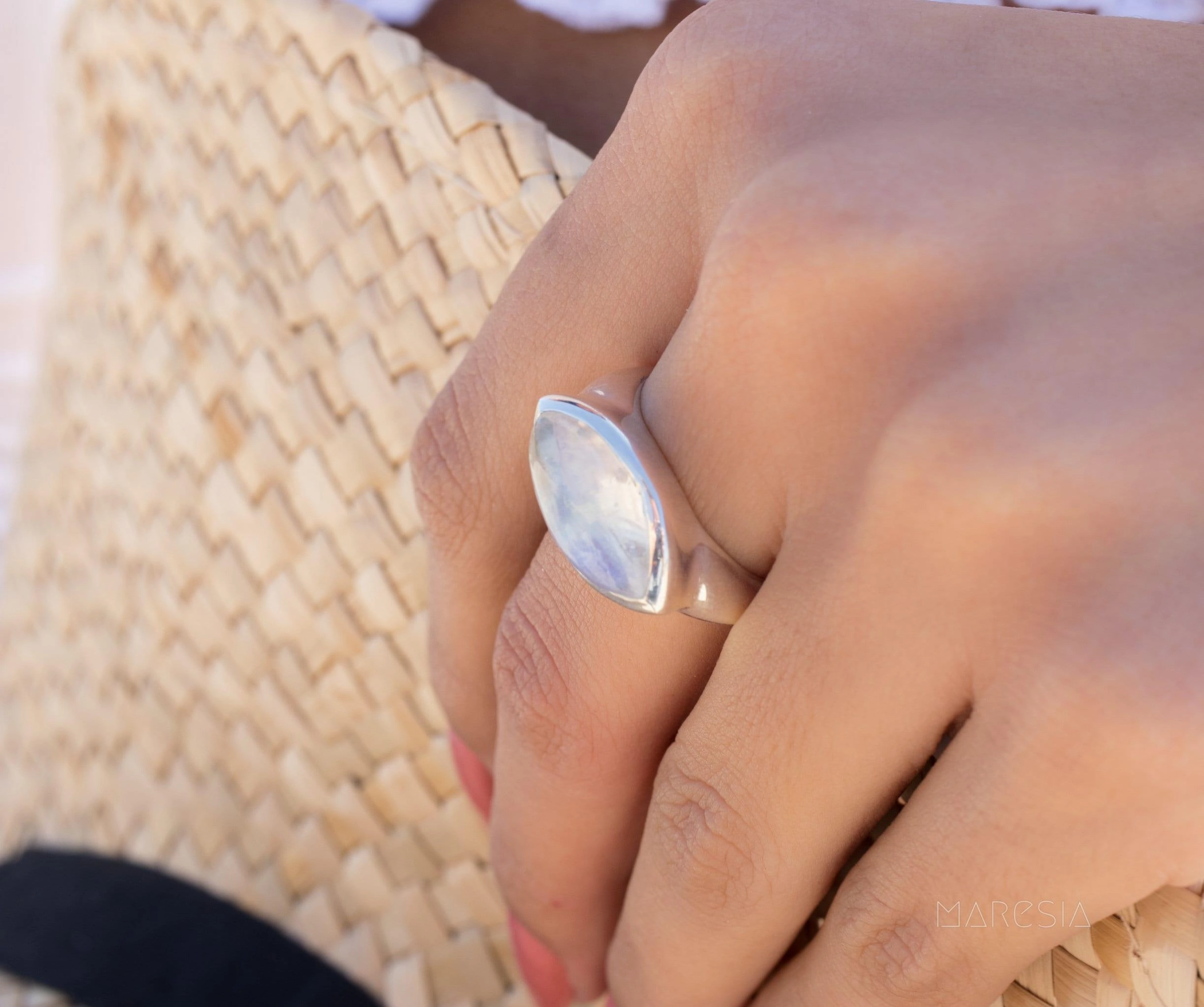 Fada Ring ~ Moonstone ~ Sterling Silver 925 ~ MR266