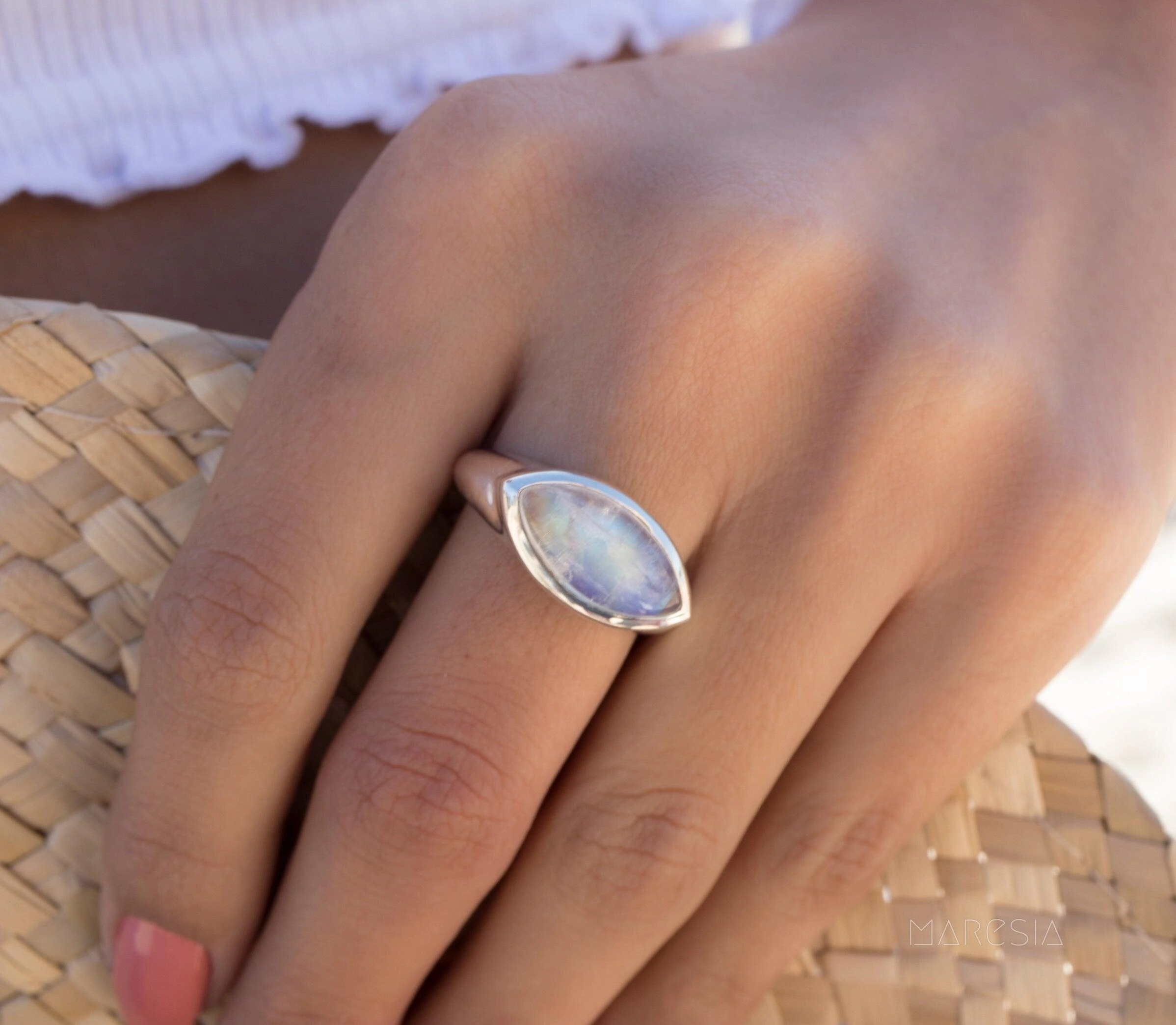 Fada Ring ~ Moonstone ~ Sterling Silver 925 ~ MR266