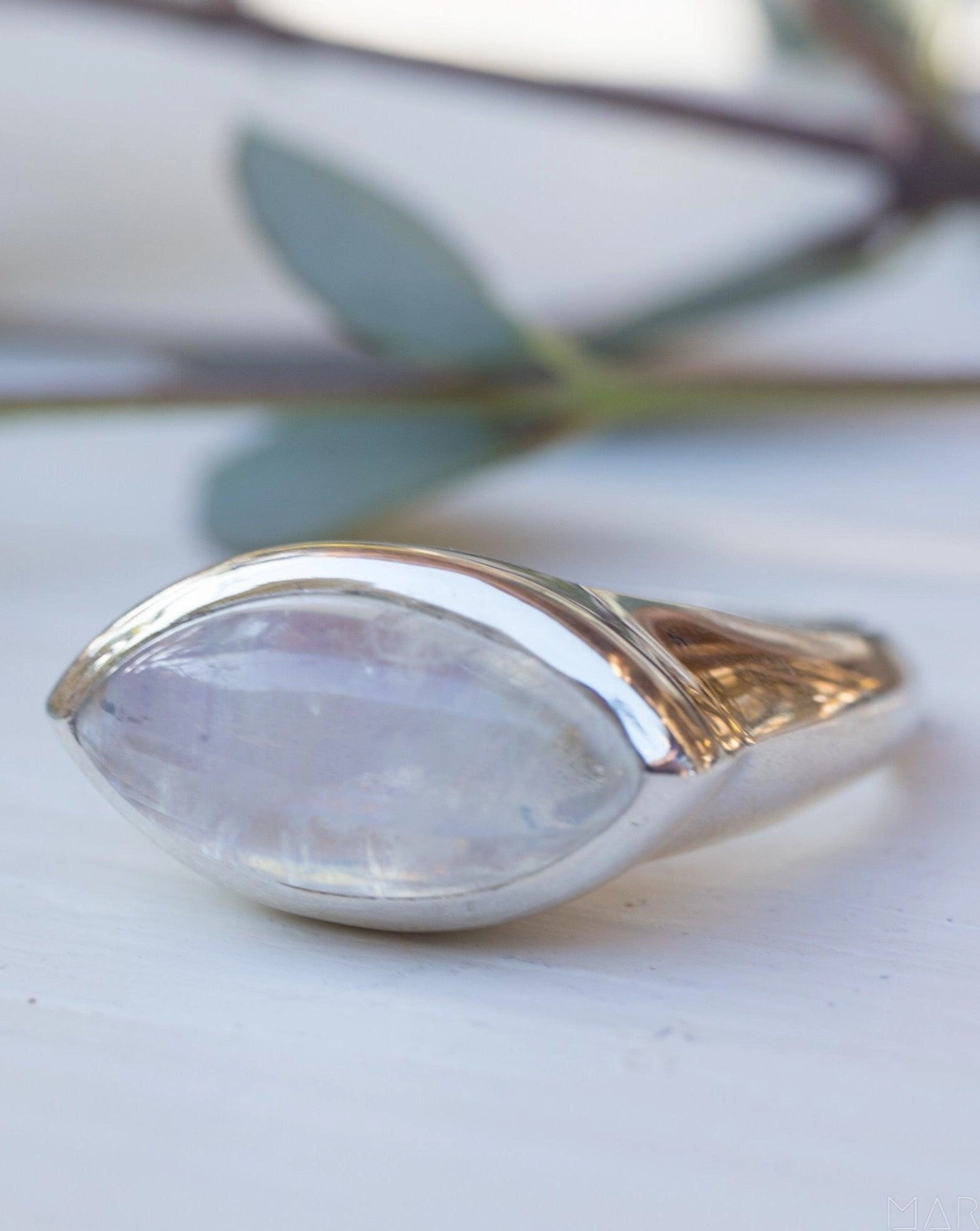 Fada Ring ~ Moonstone ~ Sterling Silver 925 ~ MR266