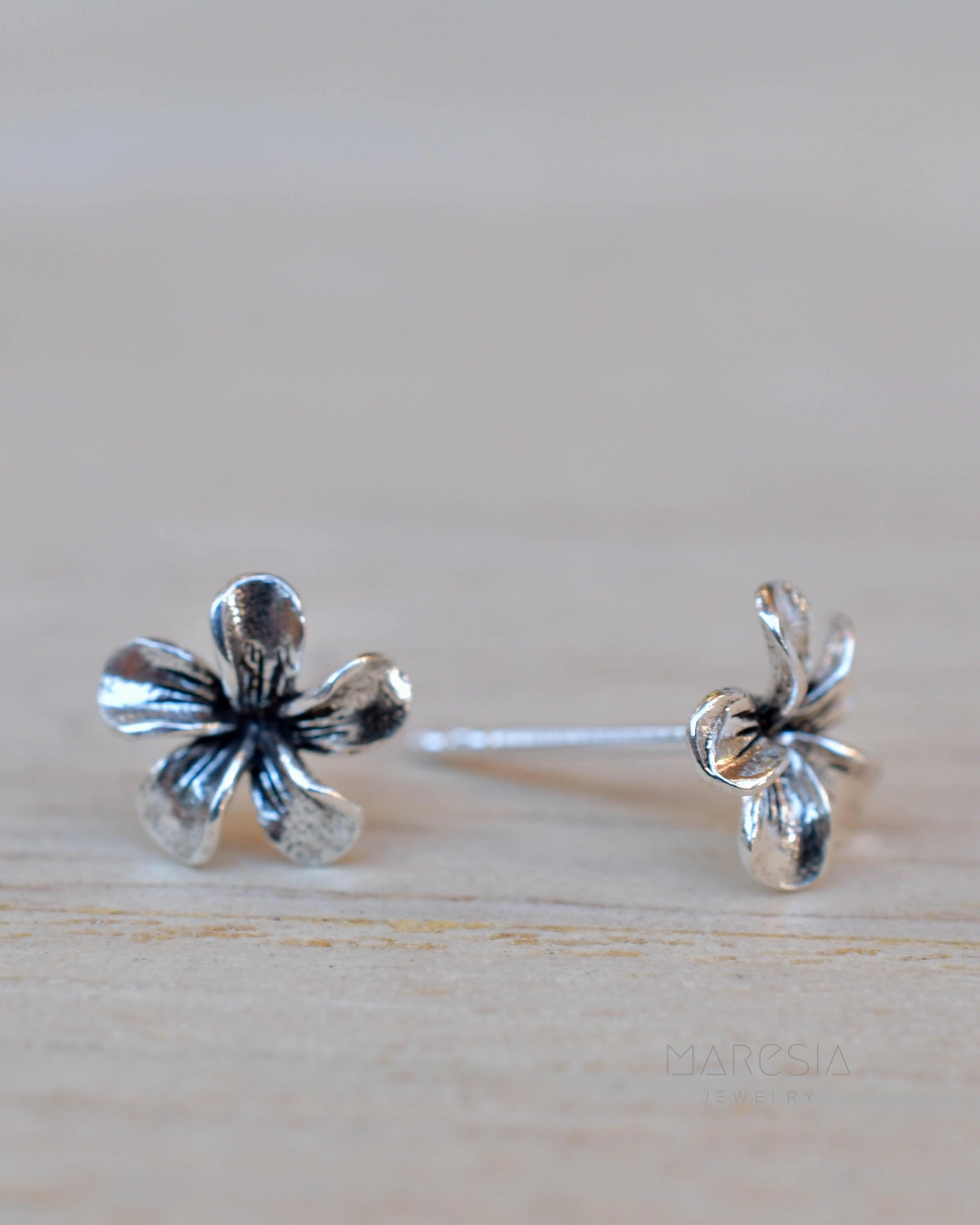 Flower Stud Earrings ~ Sterling Silver 925 ~ SME080