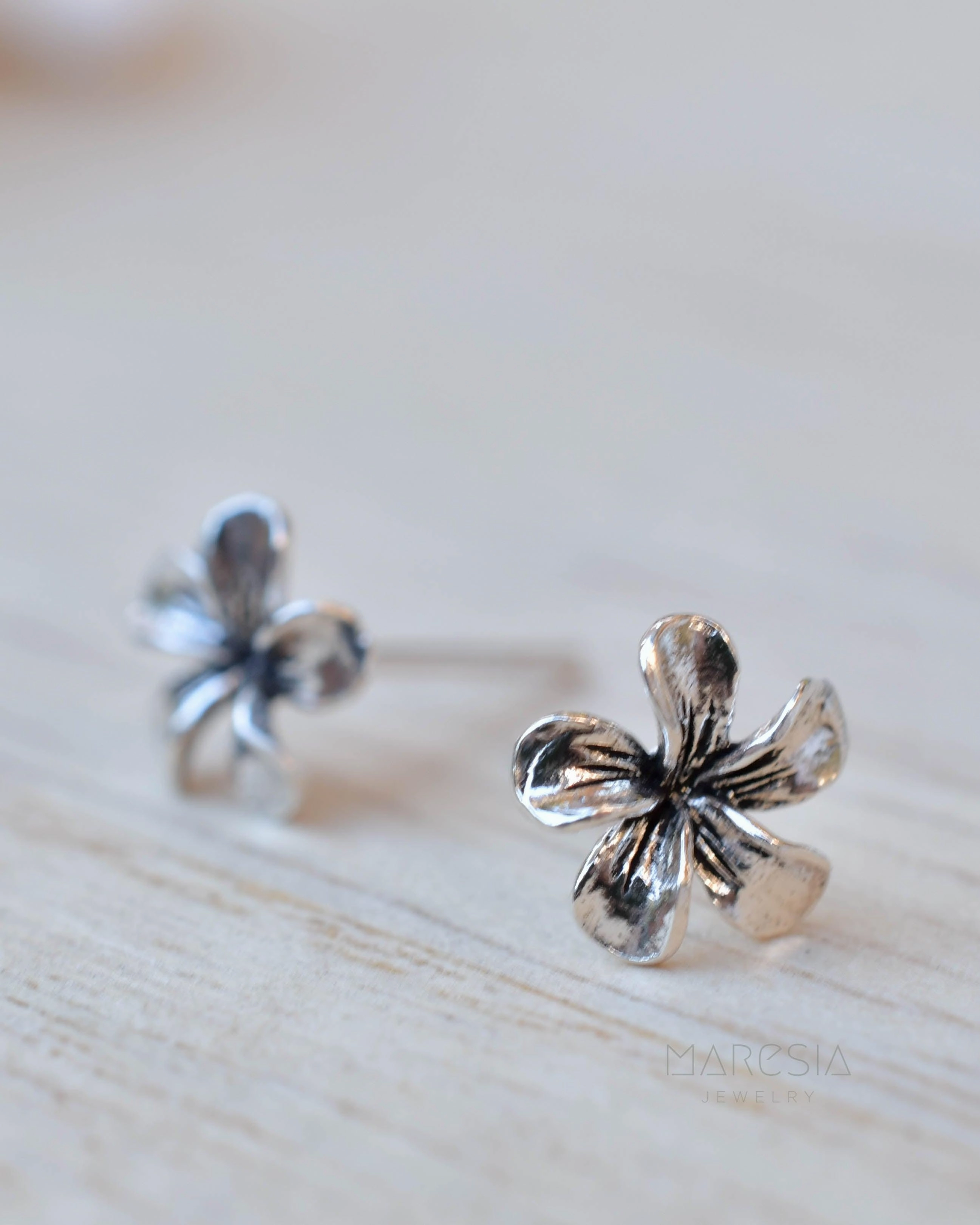 Flower Stud Earrings ~ Sterling Silver 925 ~ SME080