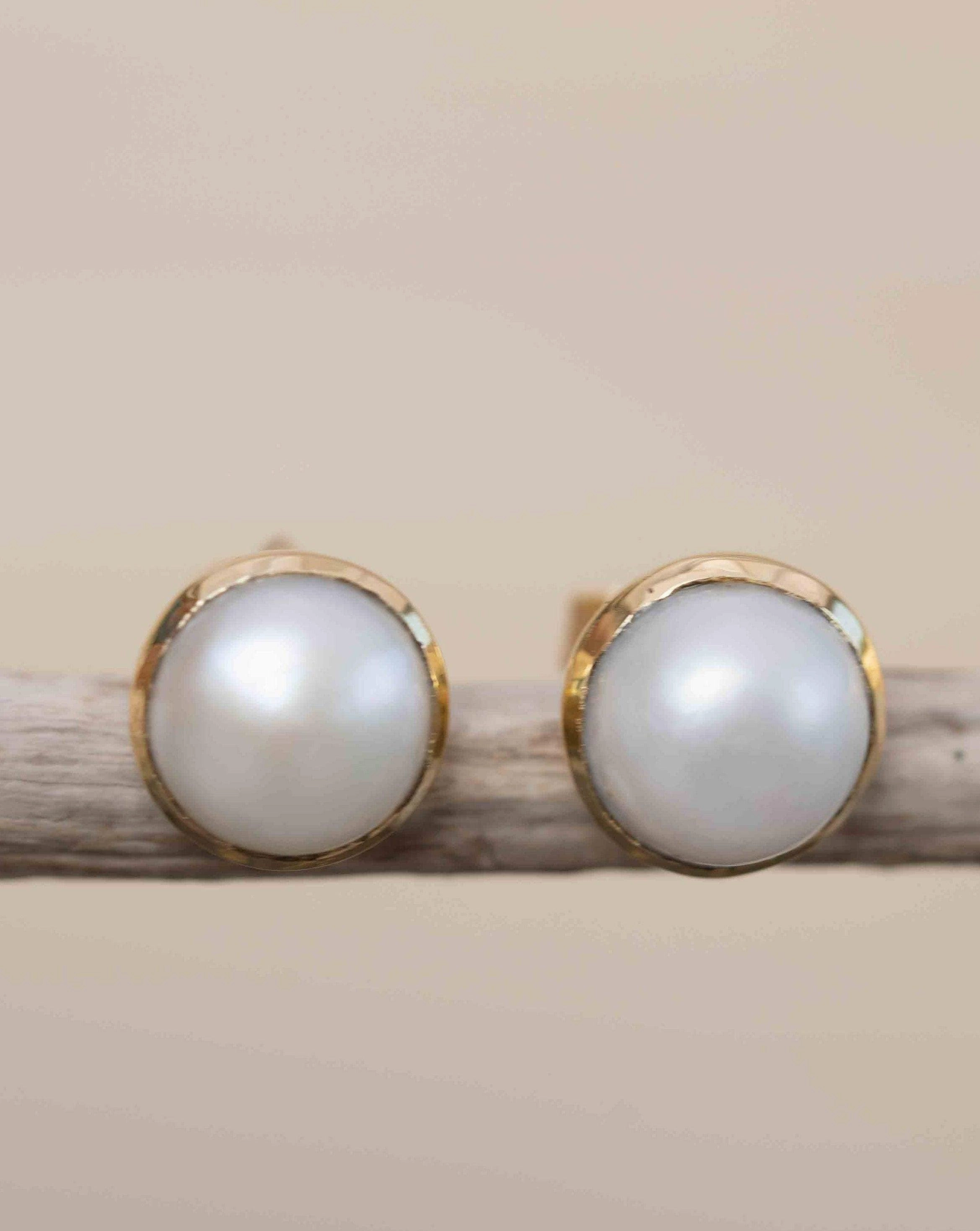 Jamy Earrings ~ Pearl ~ 18k Gold Plated ~ ME182