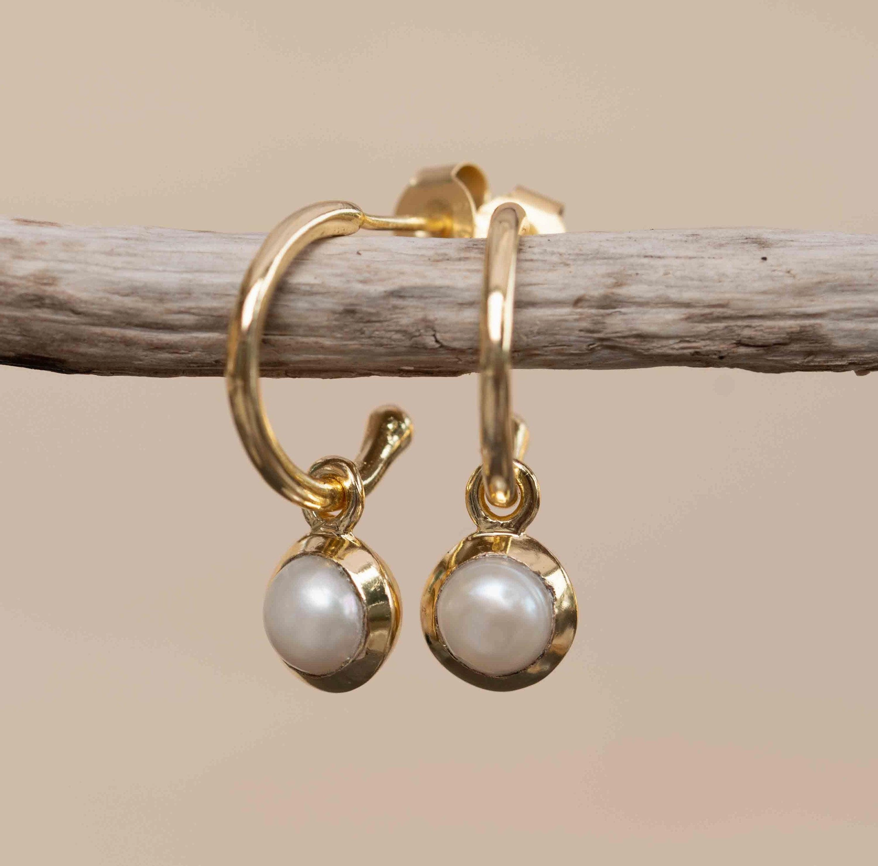 Judy Pearl Earrings ~ 18k Gold Plated ~ ME204