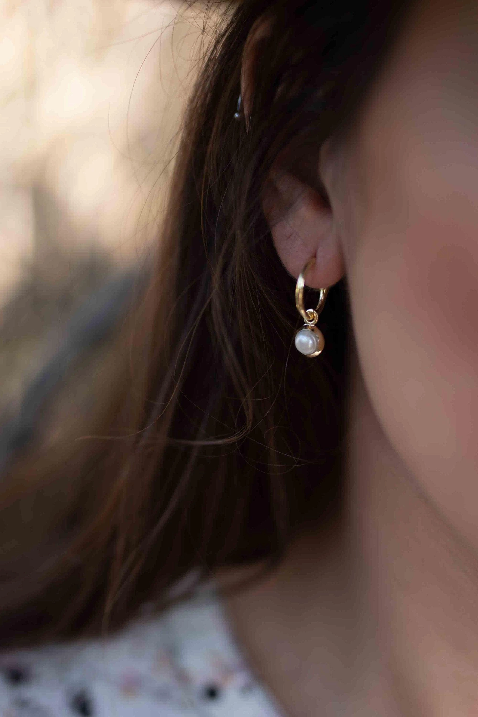 Judy Pearl Earrings ~ 18k Gold Plated ~ ME204