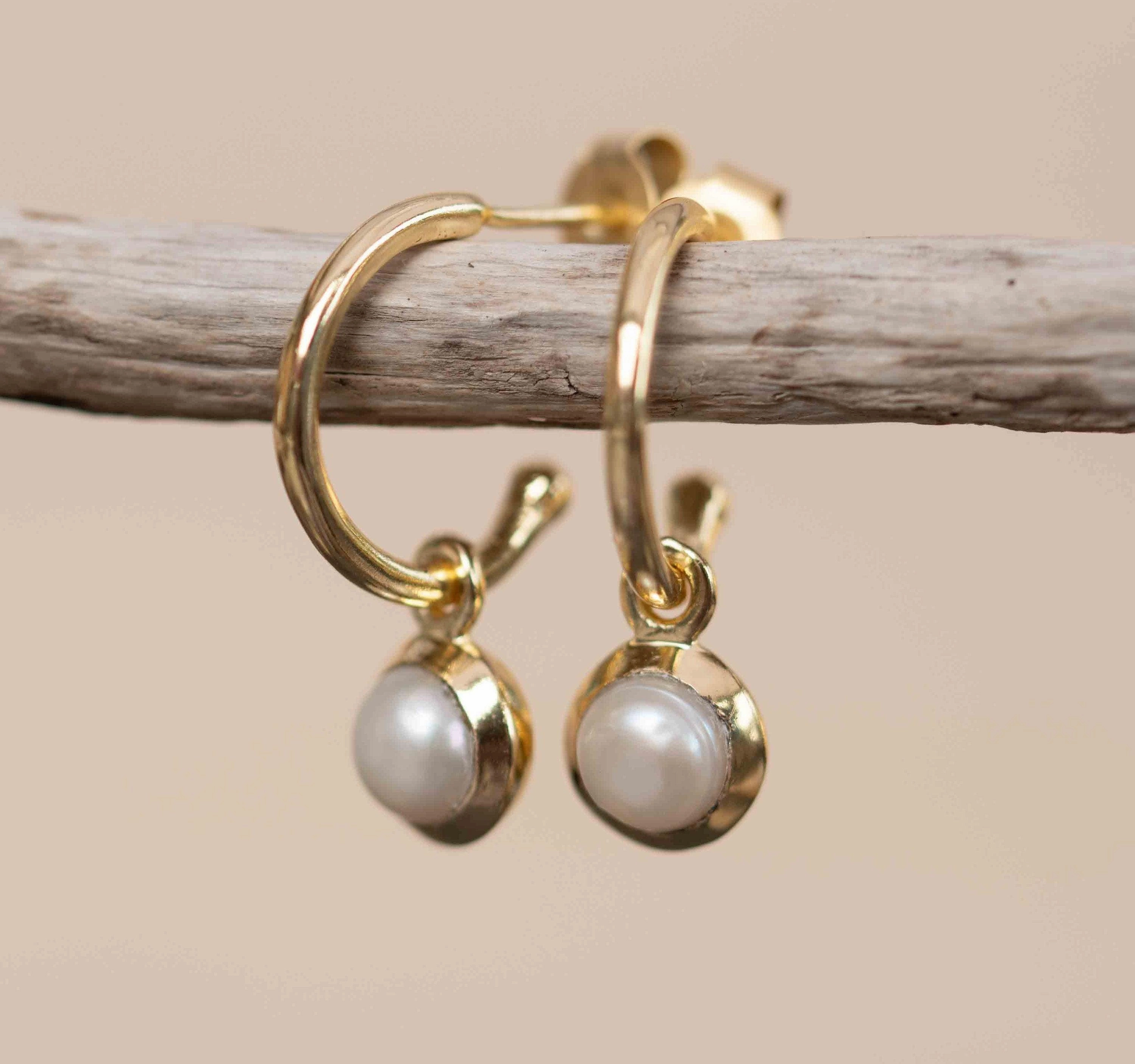 Judy Pearl Earrings ~ 18k Gold Plated ~ ME204