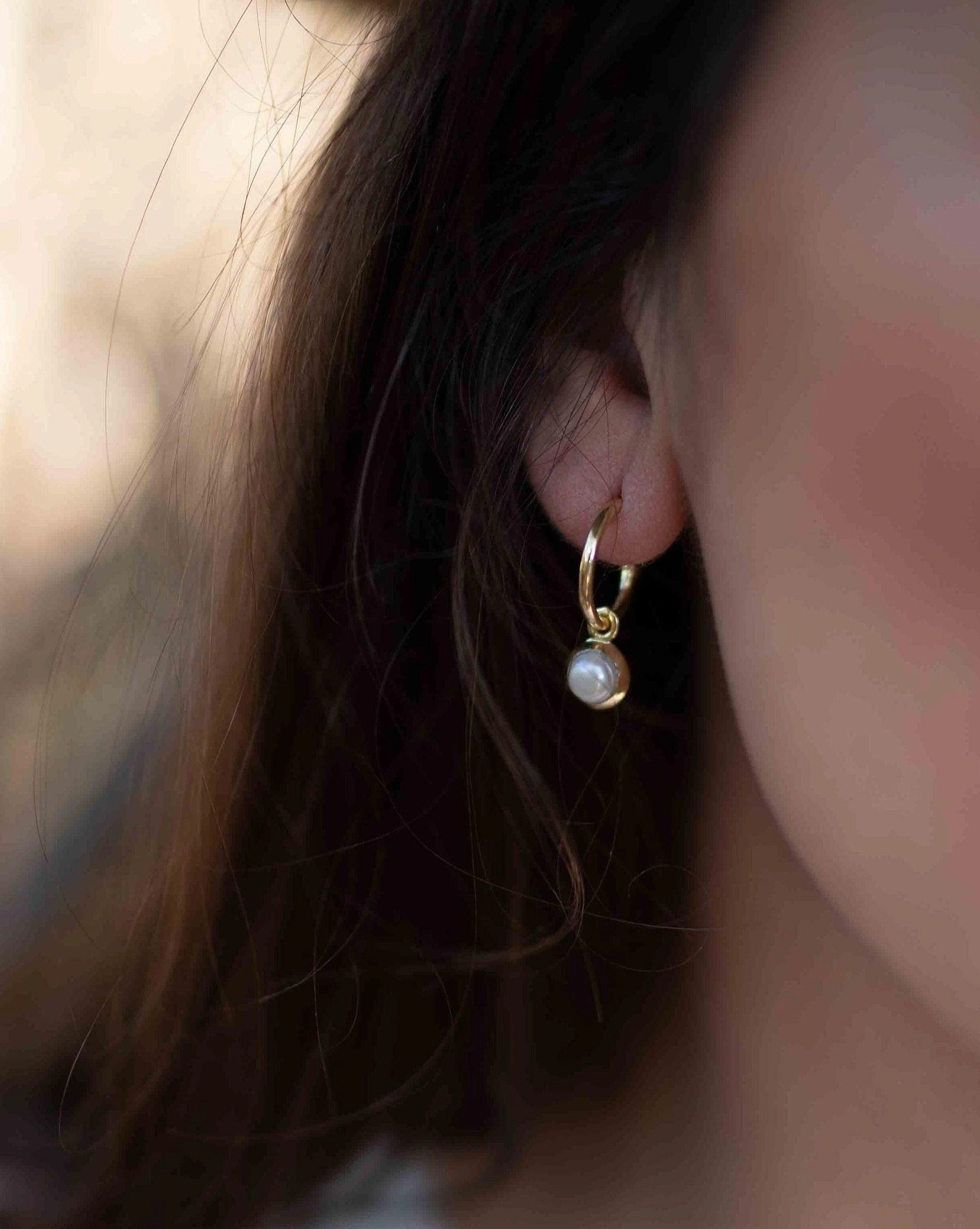 Judy Pearl Earrings ~ 18k Gold Plated ~ ME204