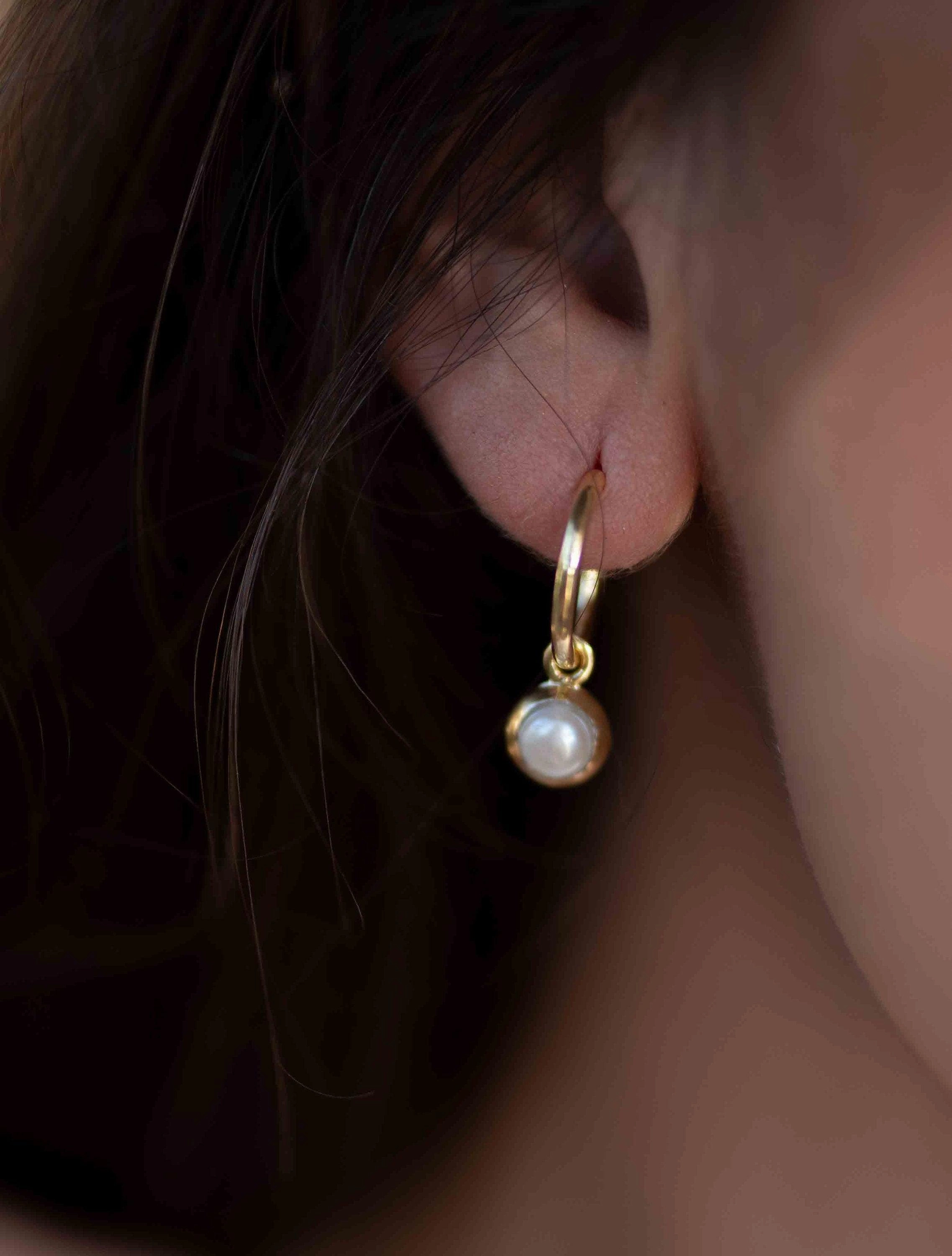Judy Pearl Earrings ~ 18k Gold Plated ~ ME204