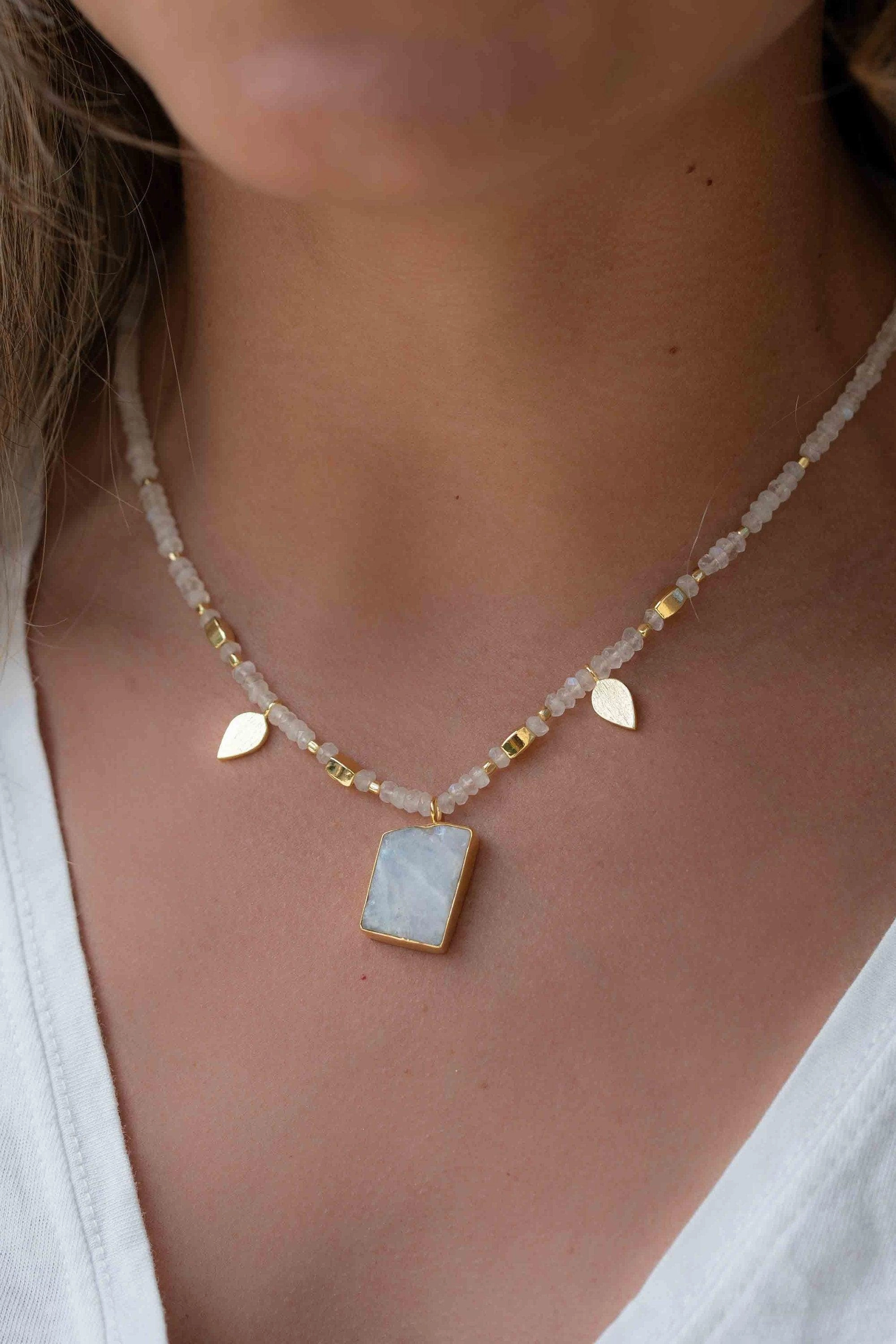 Labradorite, Moonstone or Rose Quartz Bead ~ Necklace ~ Gold plated 18k ~ MN120
