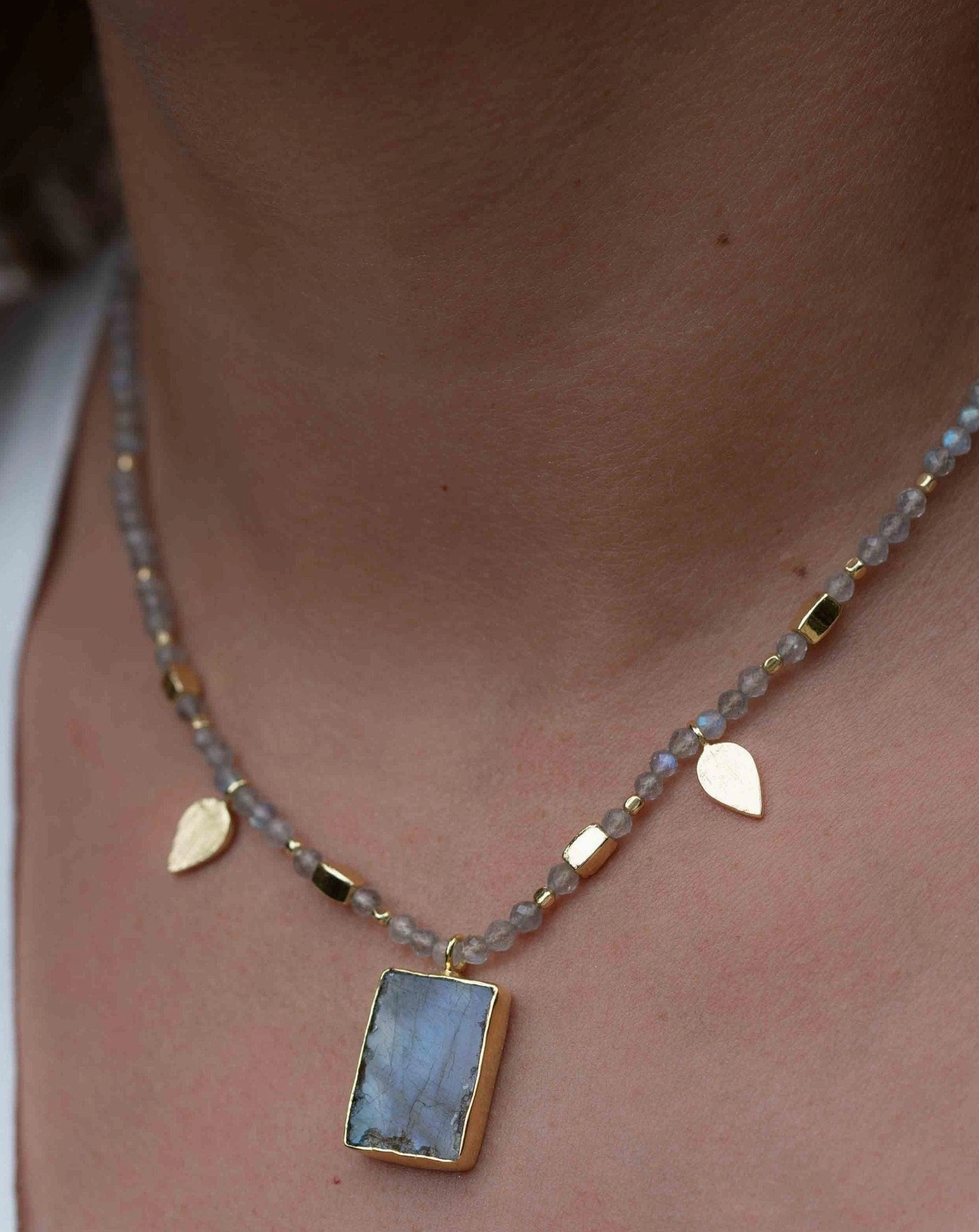 Labradorite, Moonstone or Rose Quartz Bead ~ Necklace ~ Gold plated 18k ~ MN120