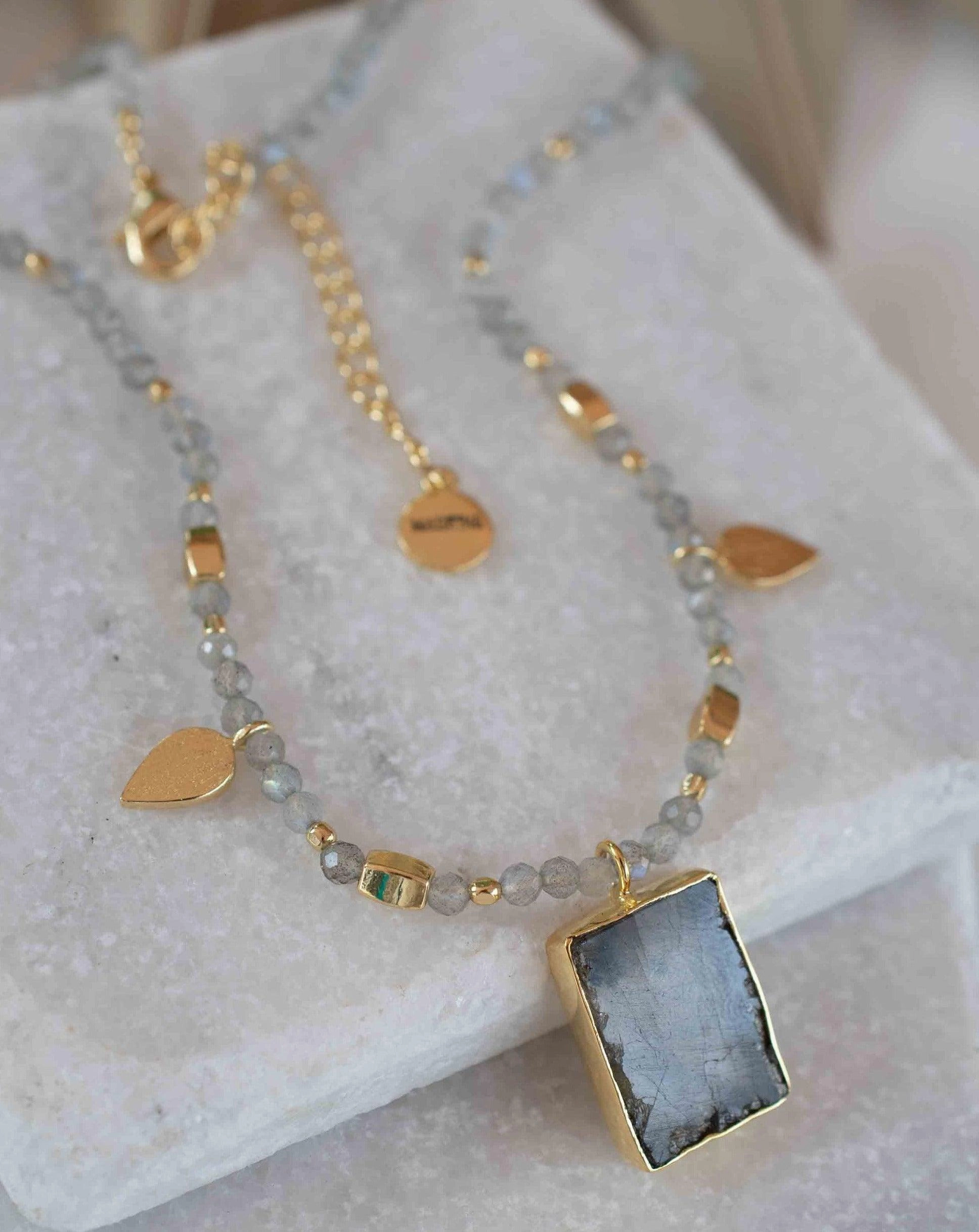 Labradorite, Moonstone or Rose Quartz Bead ~ Necklace ~ Gold plated 18k ~ MN121