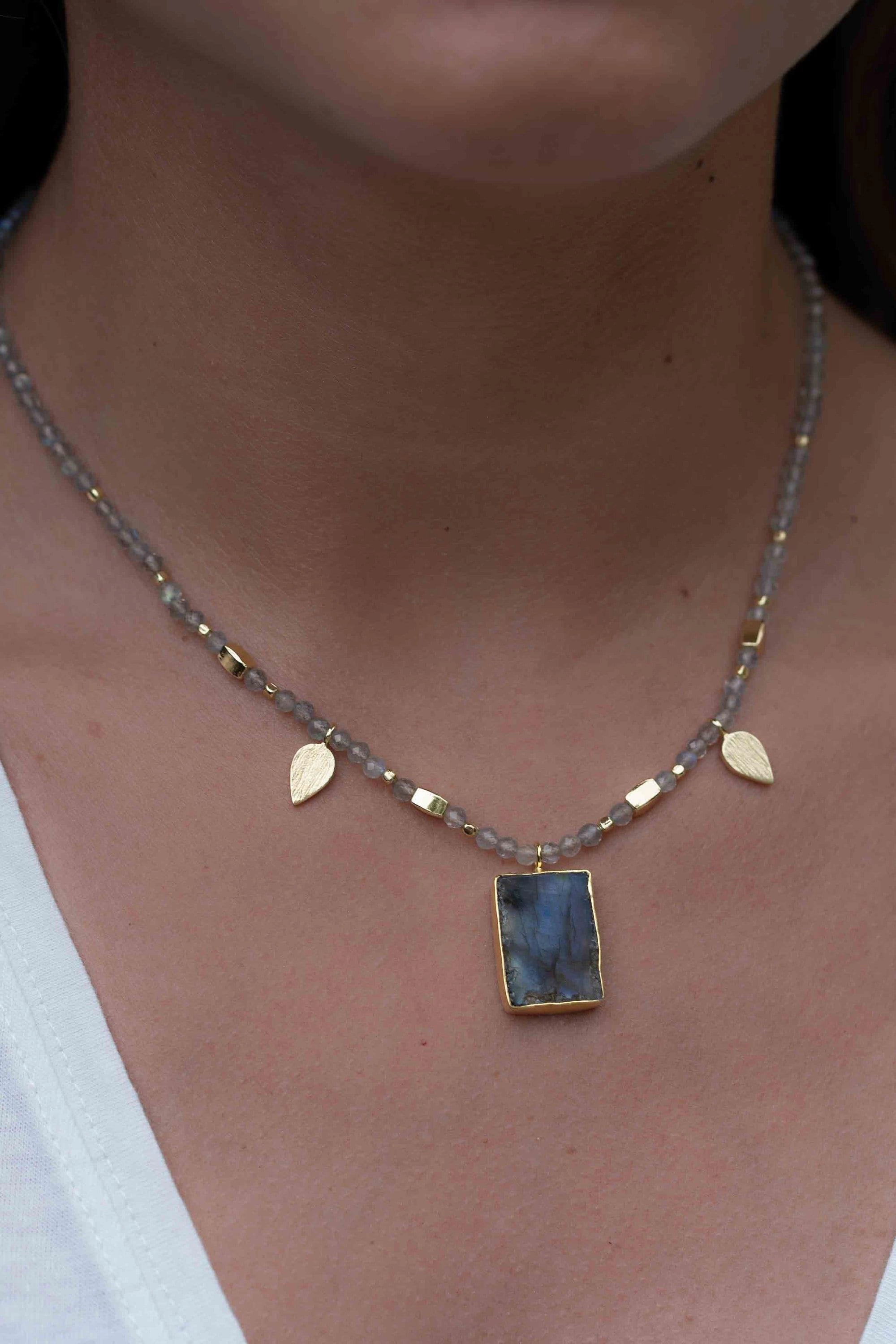 Labradorite, Moonstone or Rose Quartz Bead ~ Necklace ~ Gold plated 18k ~ MN121