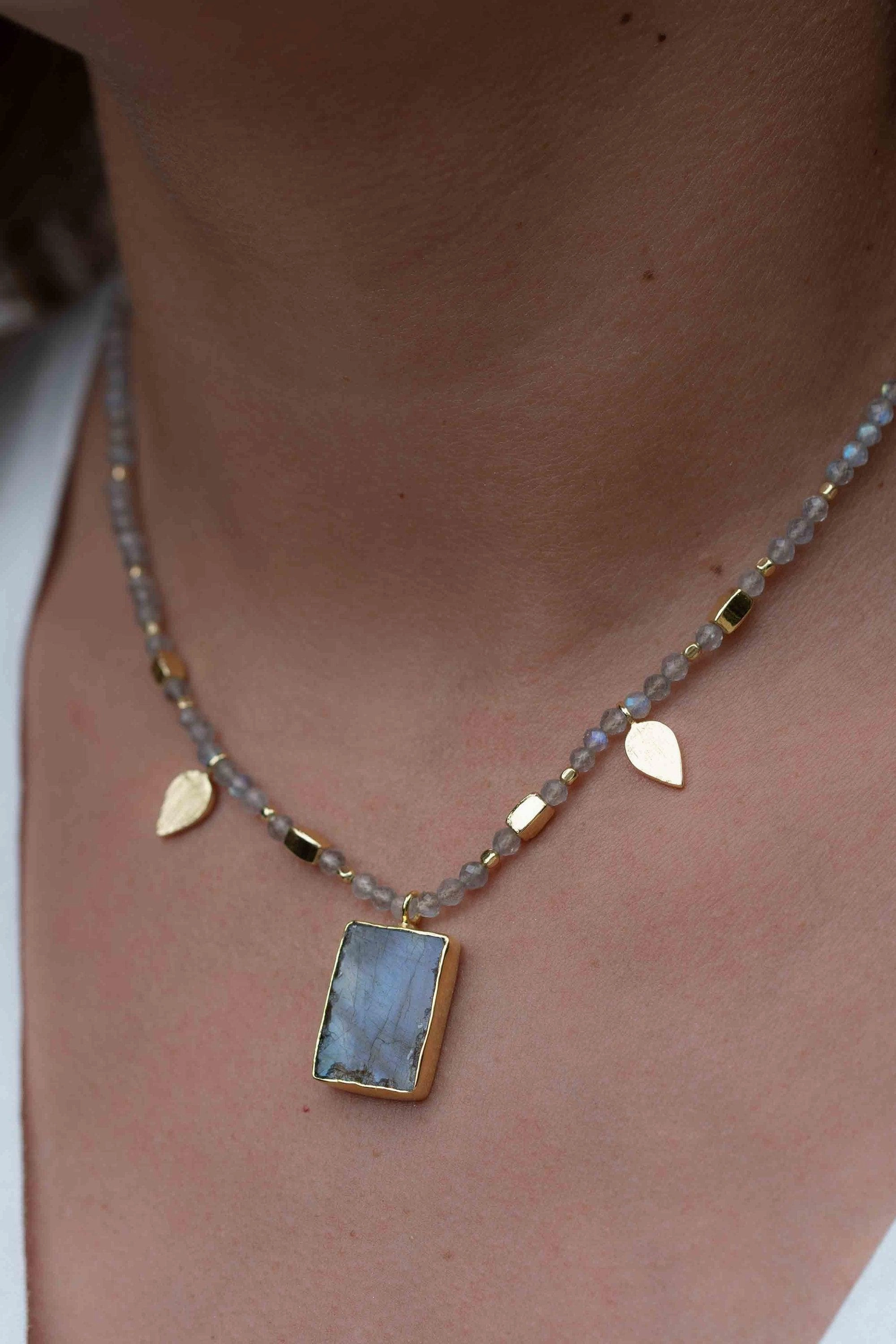 Labradorite, Moonstone or Rose Quartz Bead ~ Necklace ~ Gold plated 18k ~ MN121