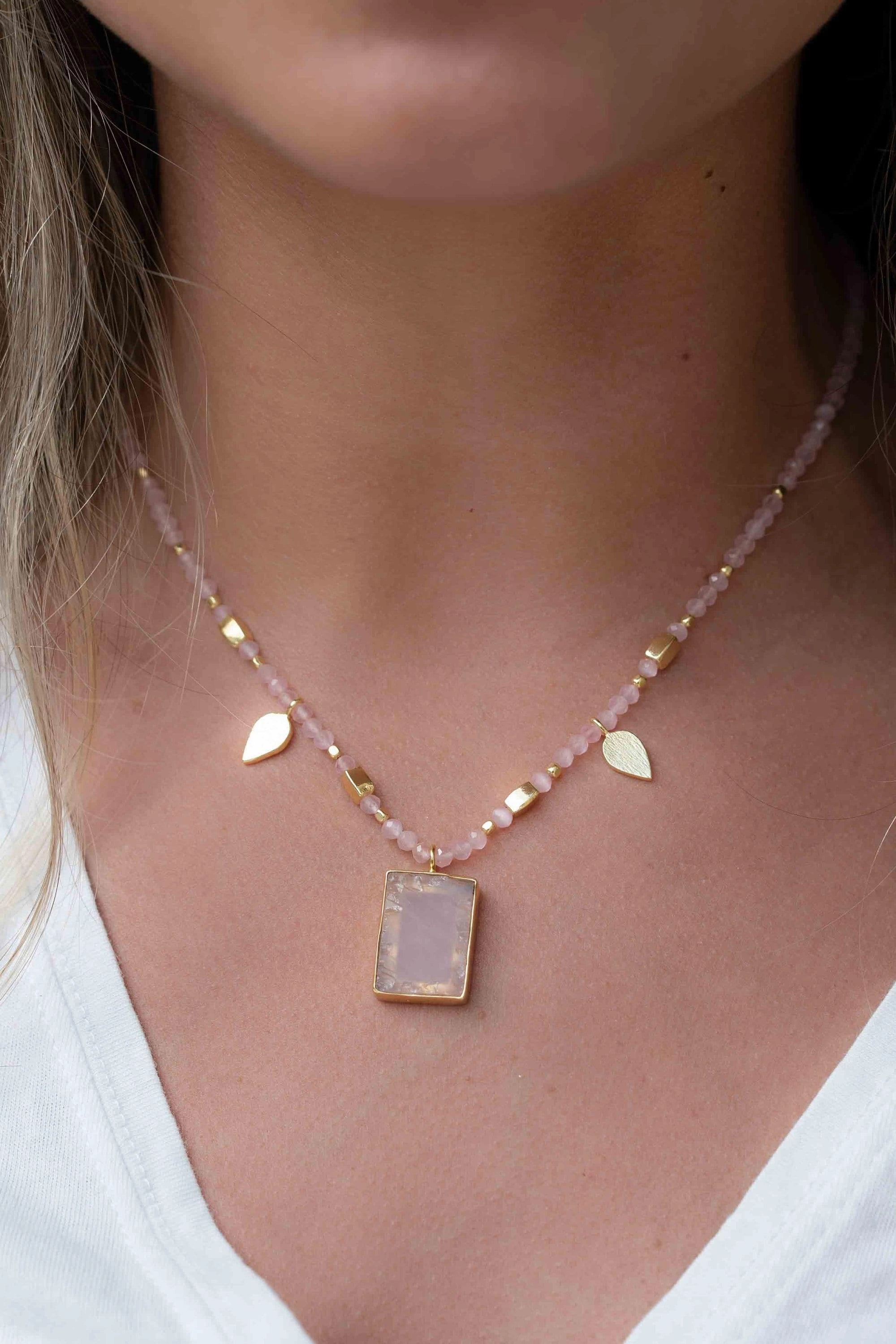Labradorite, Moonstone or Rose Quartz Bead ~ Necklace ~ Gold plated 18k ~ MN121
