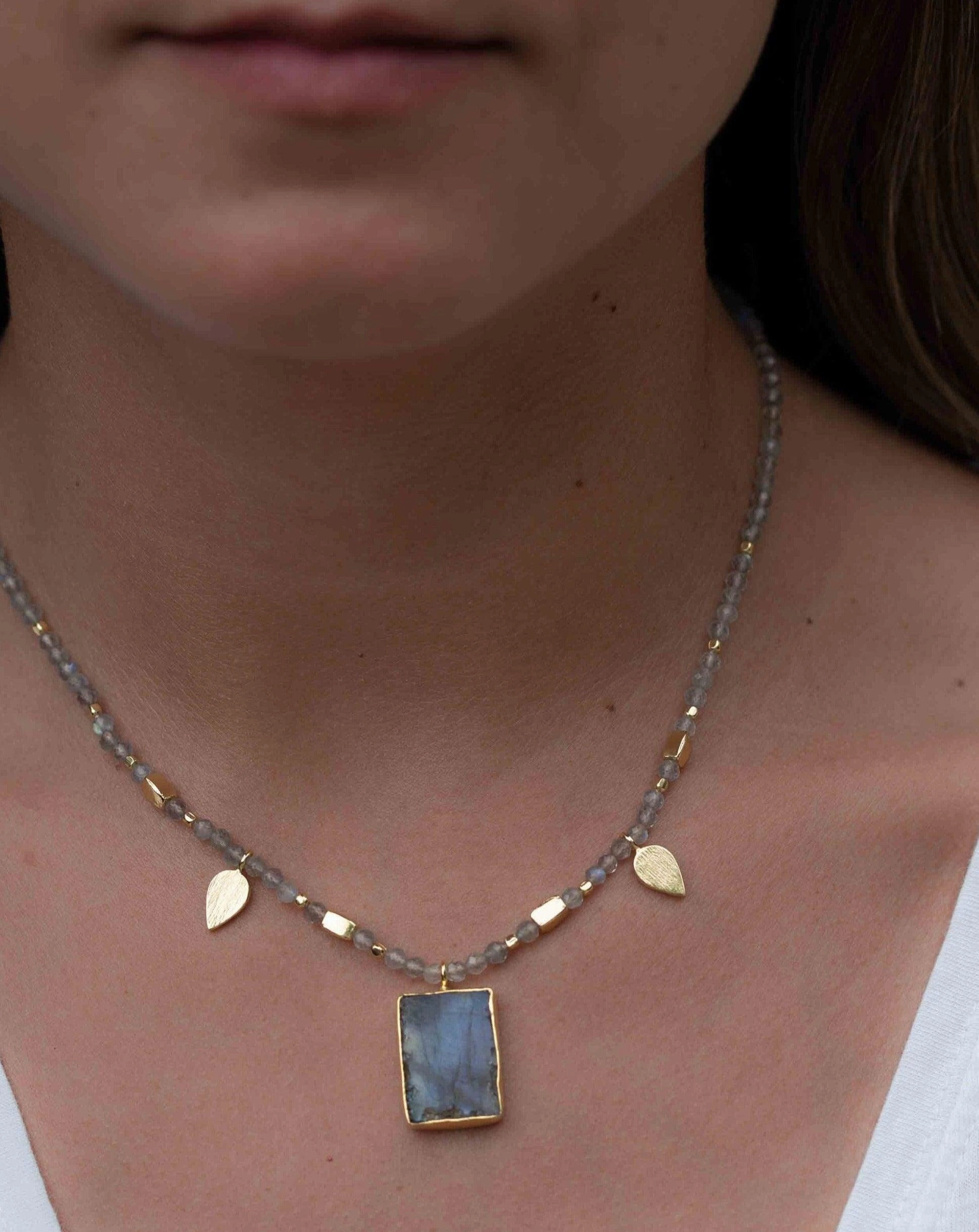 Labradorite, Moonstone or Rose Quartz Bead ~ Necklace ~ Gold plated 18k ~ MN122