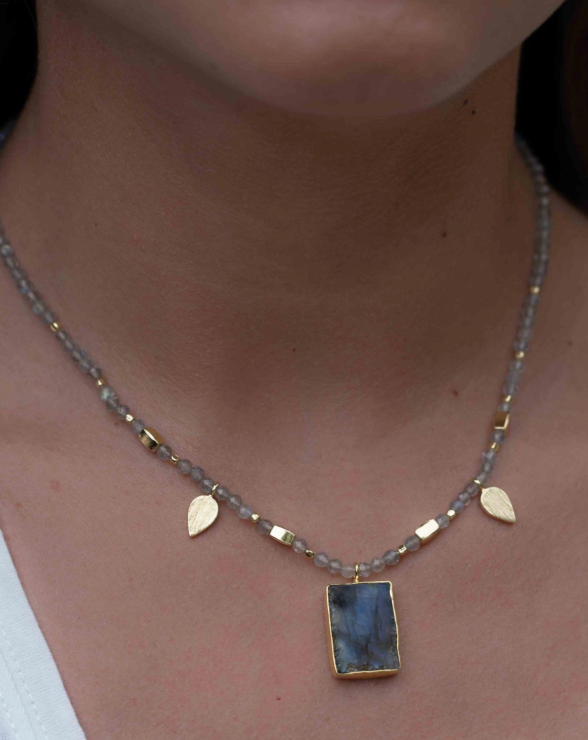 Labradorite, Moonstone or Rose Quartz Bead ~ Necklace ~ Gold plated 18k ~ MN122