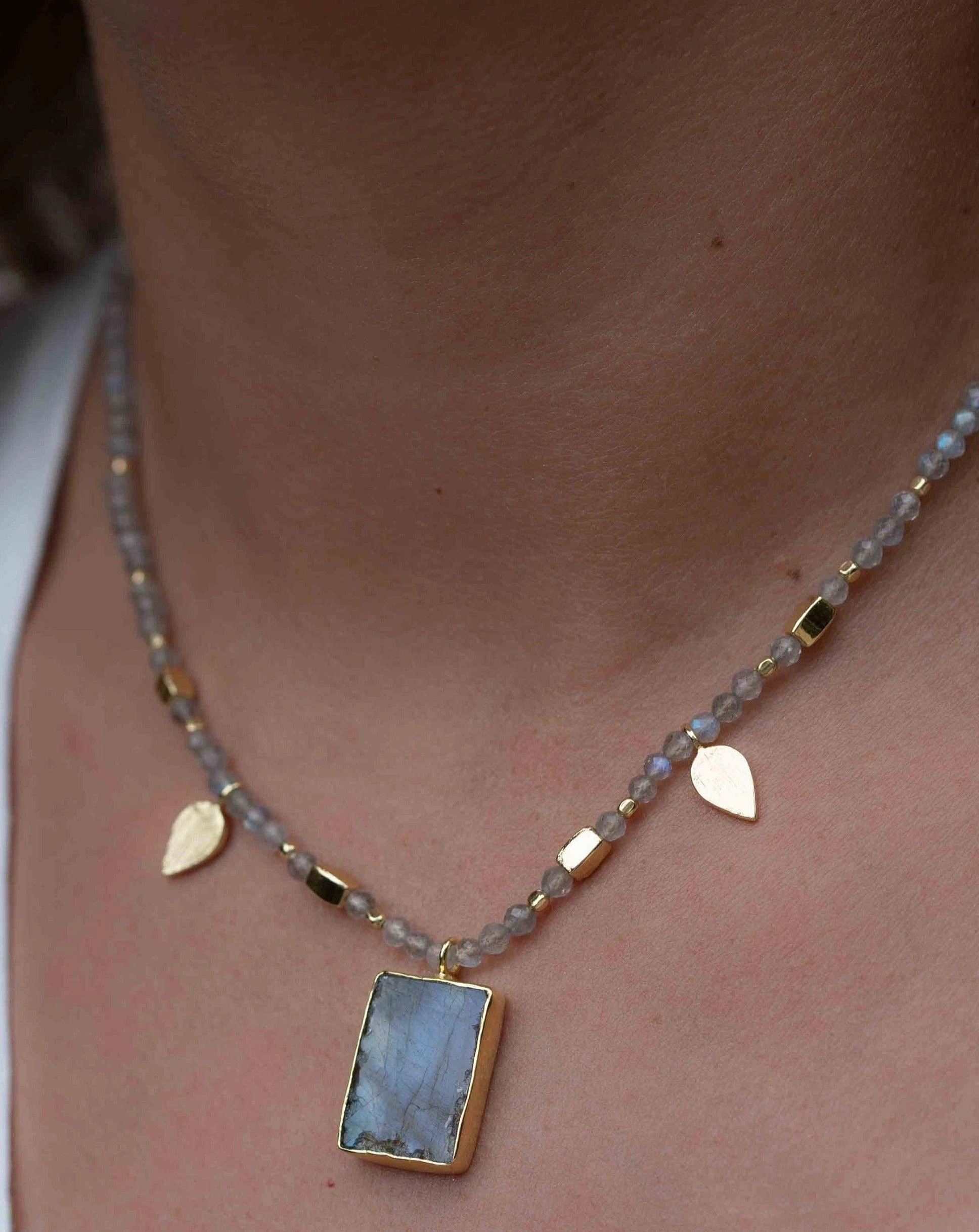 Labradorite, Moonstone or Rose Quartz Bead ~ Necklace ~ Gold plated 18k ~ MN122