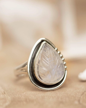 Leaf Sculpted Ring ~  Moonstone ~ Sterling Silver 925 ~ MR248