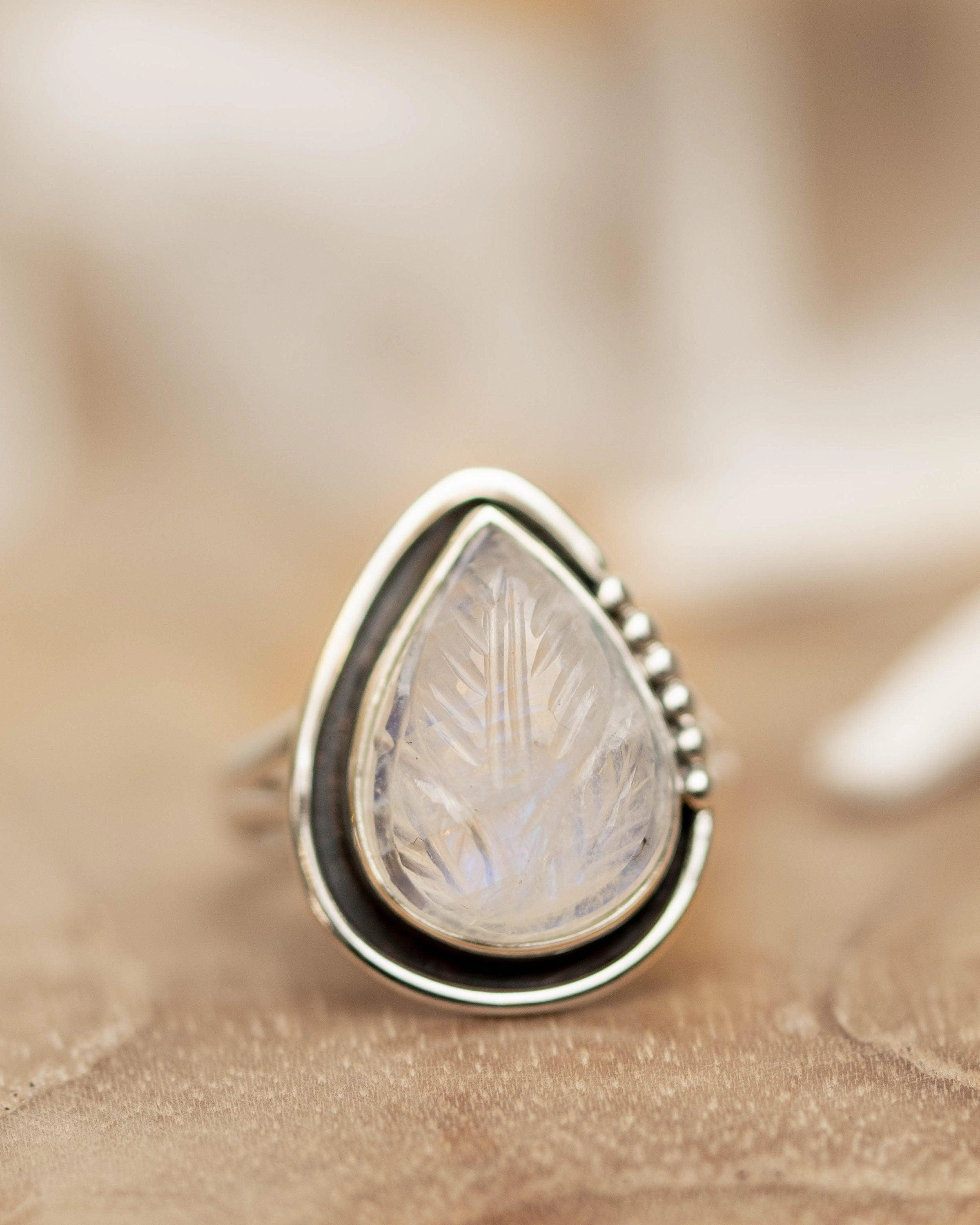 Leaf Sculpted Ring ~  Moonstone ~ Sterling Silver 925 ~ MR248