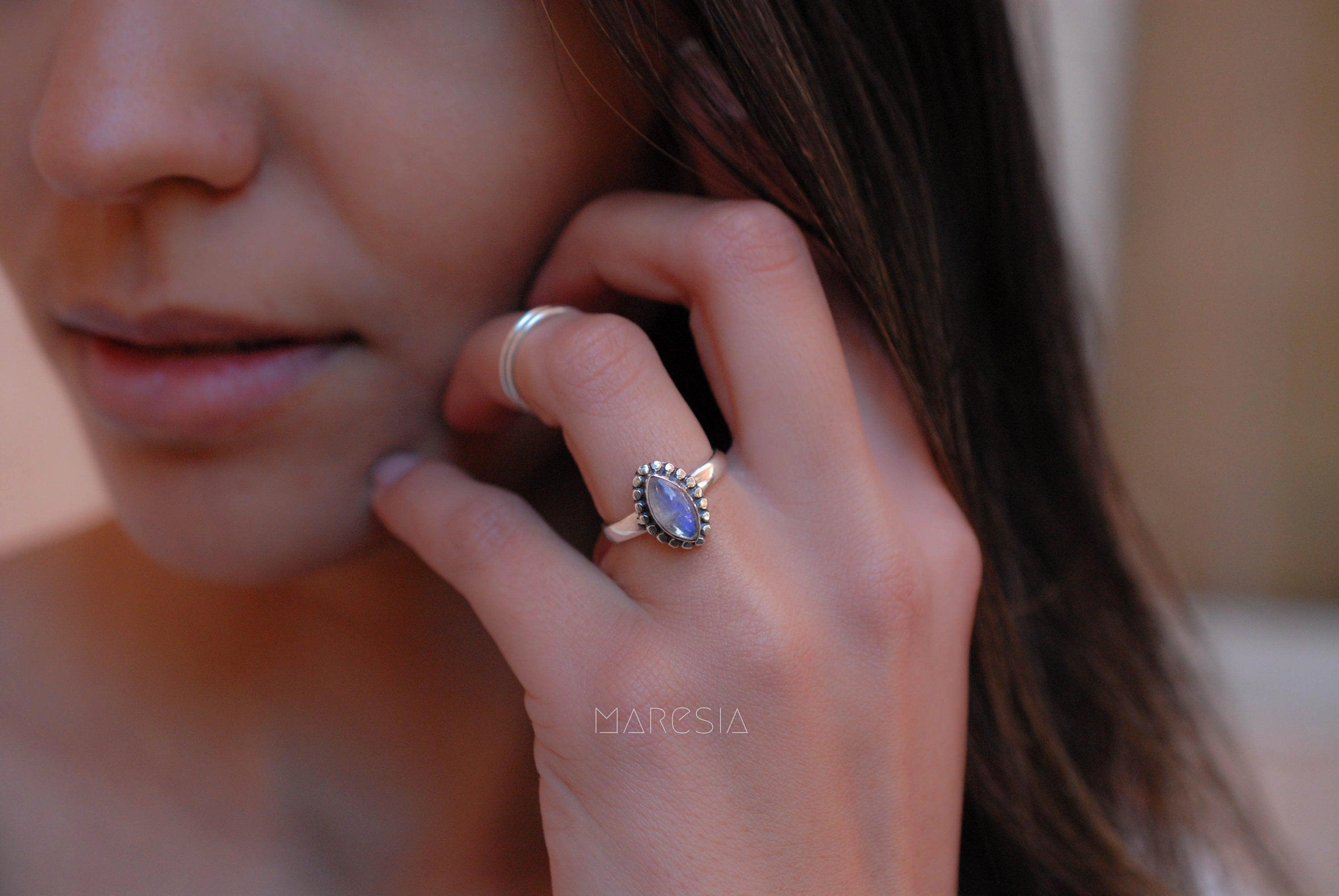 Maui Ring ~ Moonstone ~ Sterling Silver 925 ~MR016