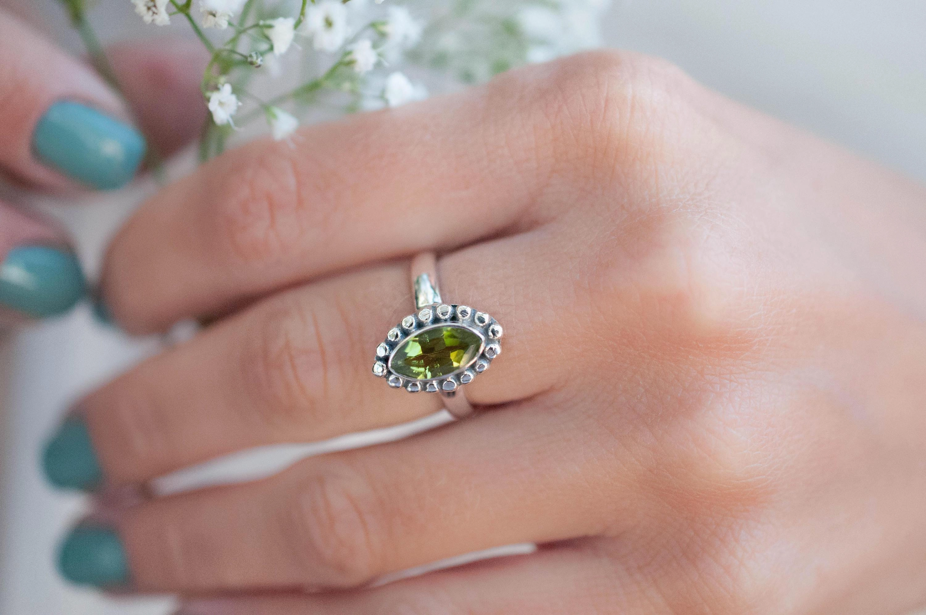 Maui Ring ~ Peridot ~ Sterling Silver 925 ~MR013