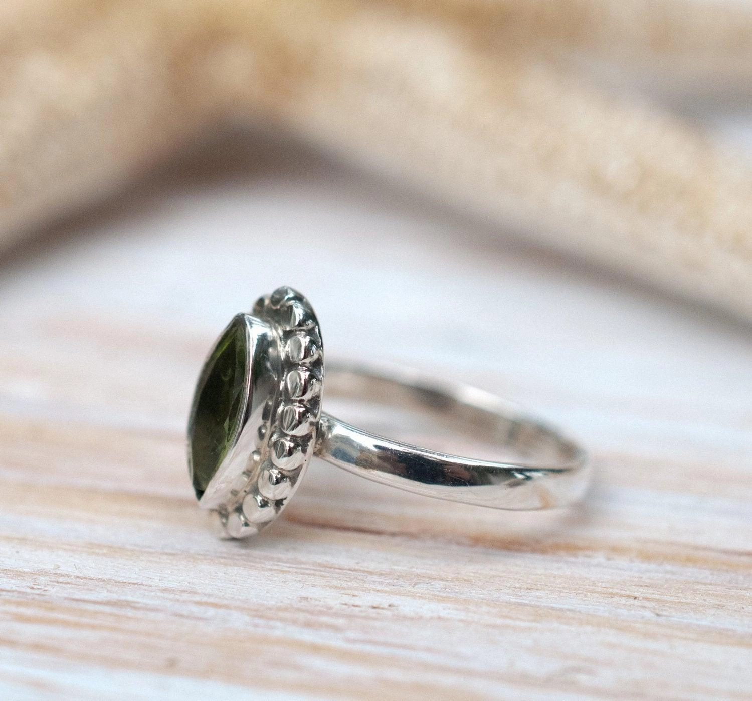 Maui Ring ~ Peridot ~ Sterling Silver 925 ~MR013